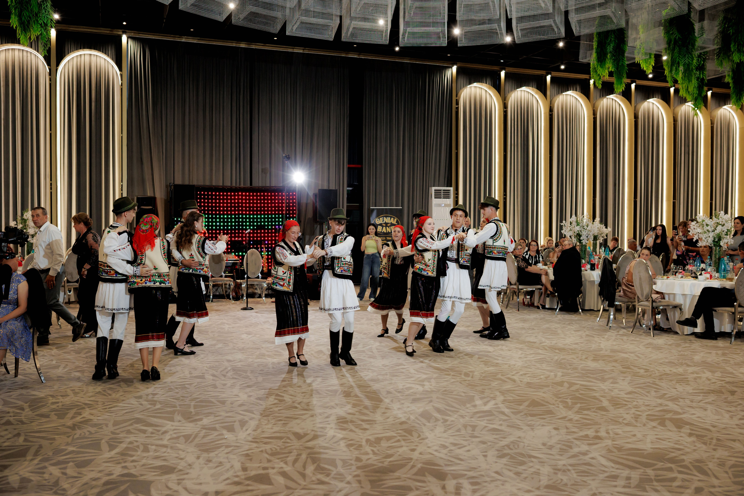 Nunta Nicoleta & Răzvan | Fotografie & Videografie Profesională. Servicii foto-video profesionale, pentru momente de neuitat