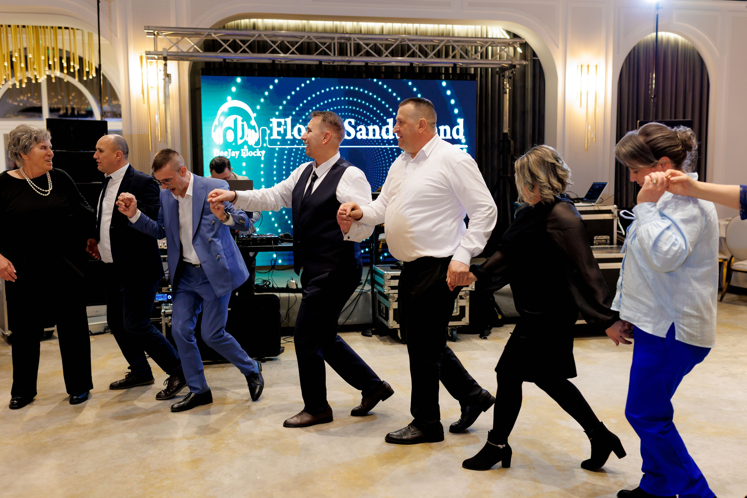 Povestea voastră, regizată de noi |Cristi Turculet Videograf Nuntă Suceava | wedding highlight. Servicii foto-video profesionale, pentru momente de neuitat