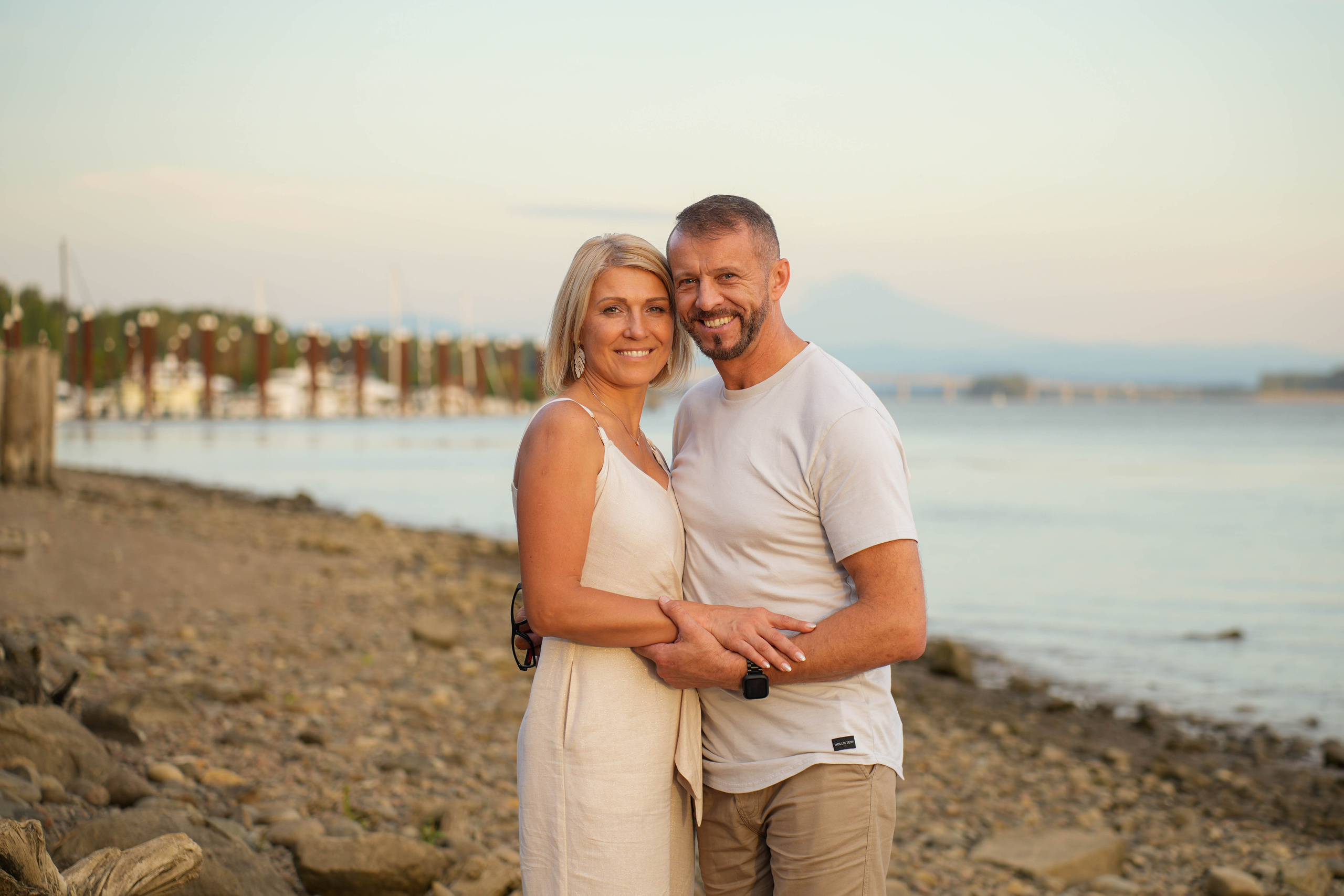 Capturing Love’s Embrace: A Sunset Affair by the Columbia River. Michael Pixel Photography | You’re a Star