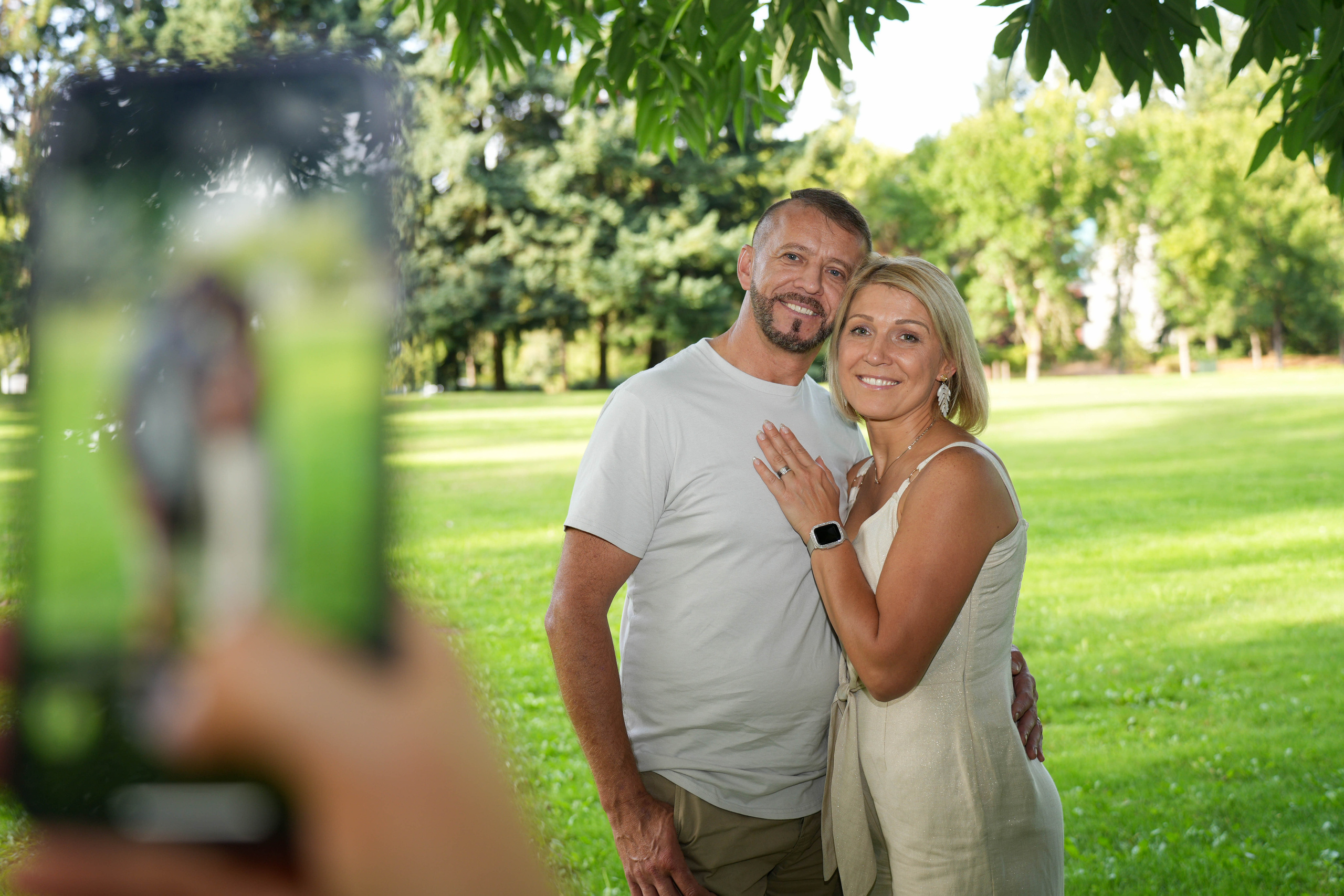 Capturing Love’s Embrace: A Sunset Affair by the Columbia River. Michael Pixel Photography | You’re a Star