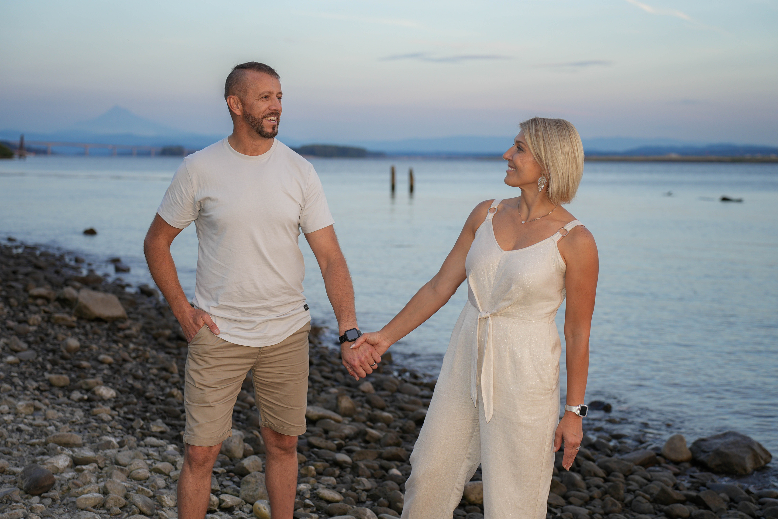 Capturing Love’s Embrace: A Sunset Affair by the Columbia River. Michael Pixel Photography | You’re a Star