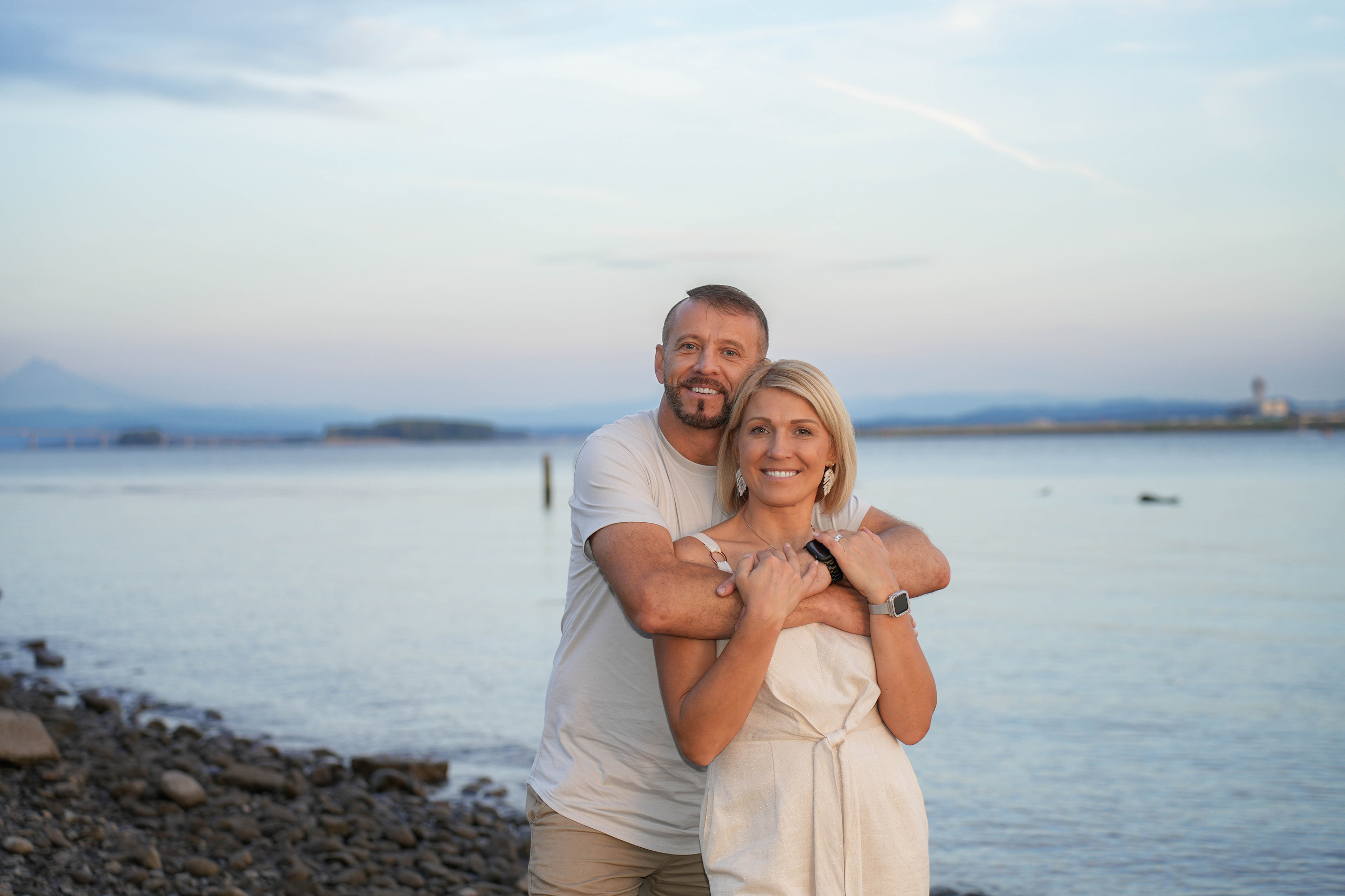 Capturing Love’s Embrace: A Sunset Affair by the Columbia River. Michael Pixel Photography | You’re a Star