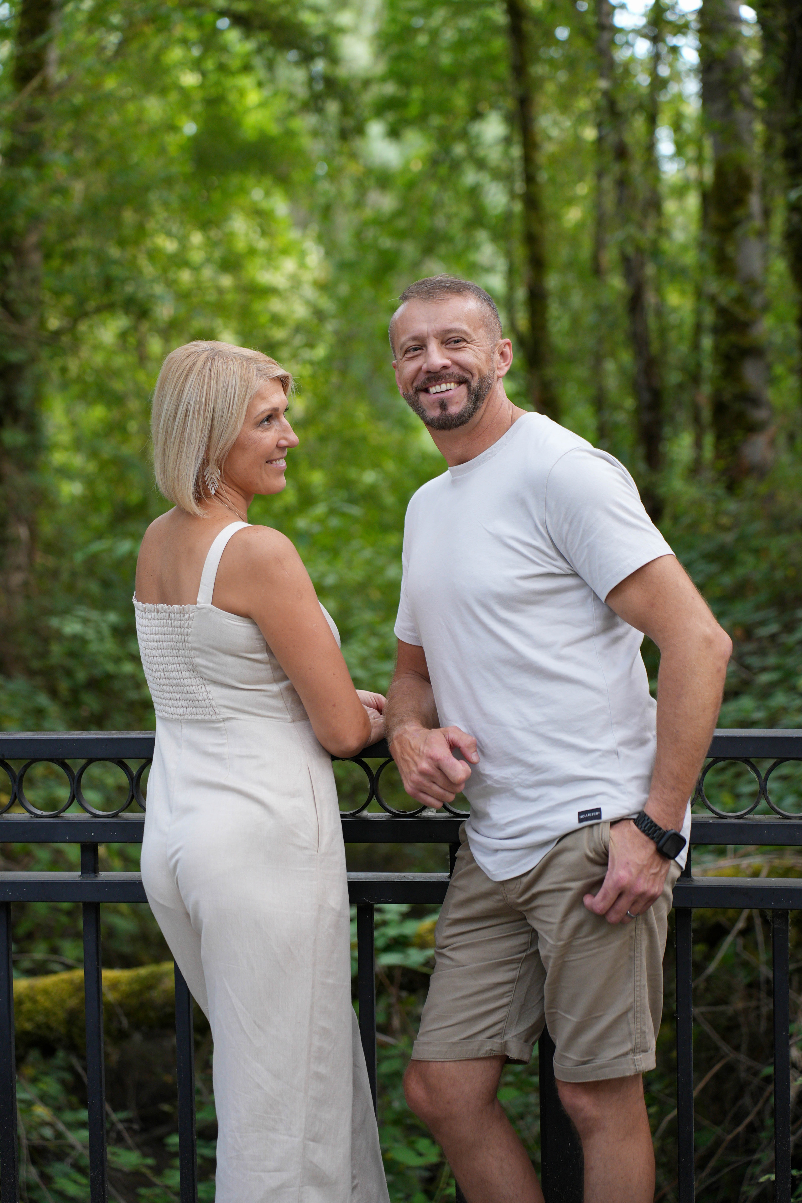 Capturing Love’s Embrace: A Sunset Affair by the Columbia River. Michael Pixel Photography | You’re a Star