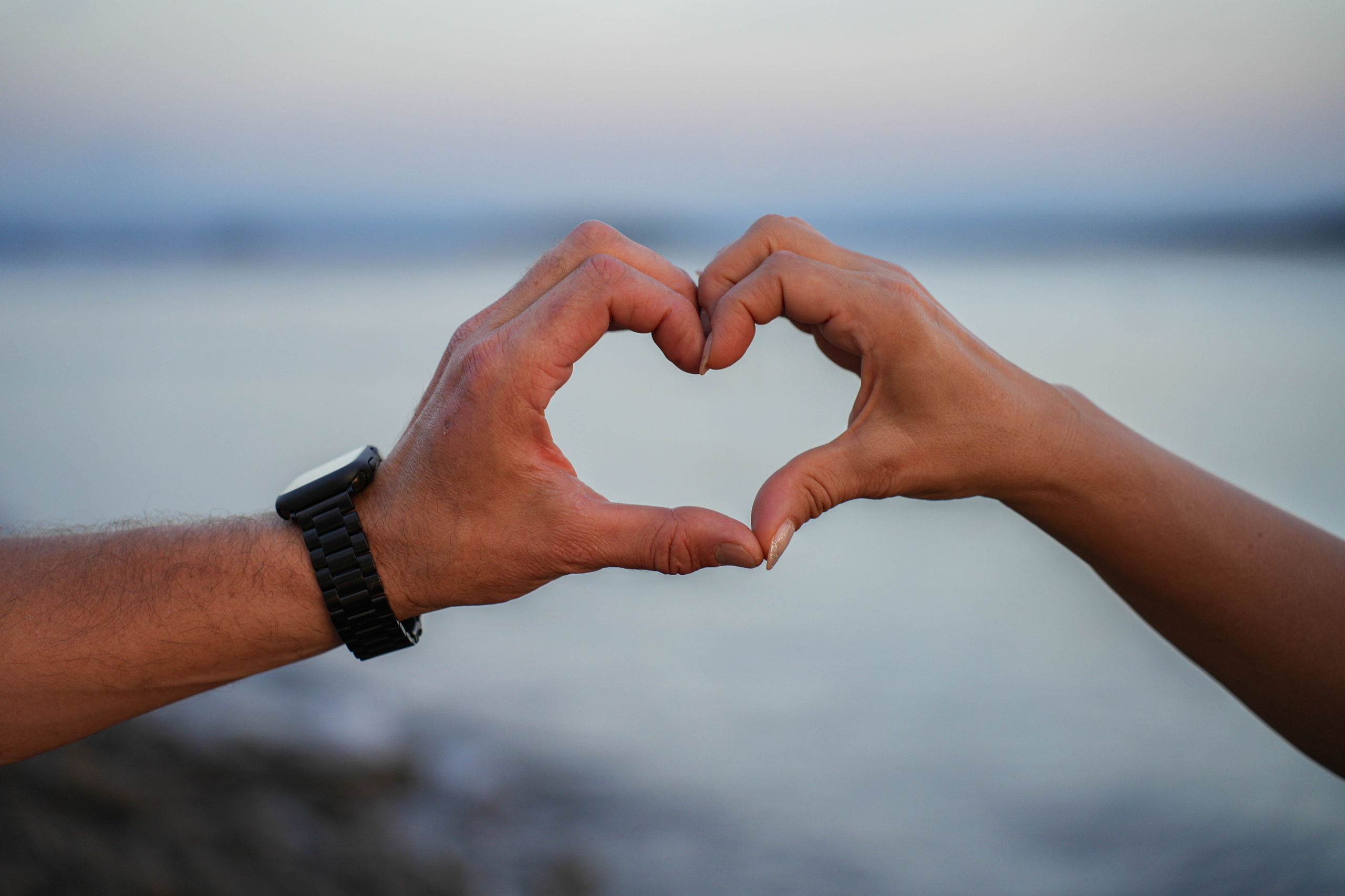 Capturing Love’s Embrace: A Sunset Affair by the Columbia River. Michael Pixel Photography | You’re a Star