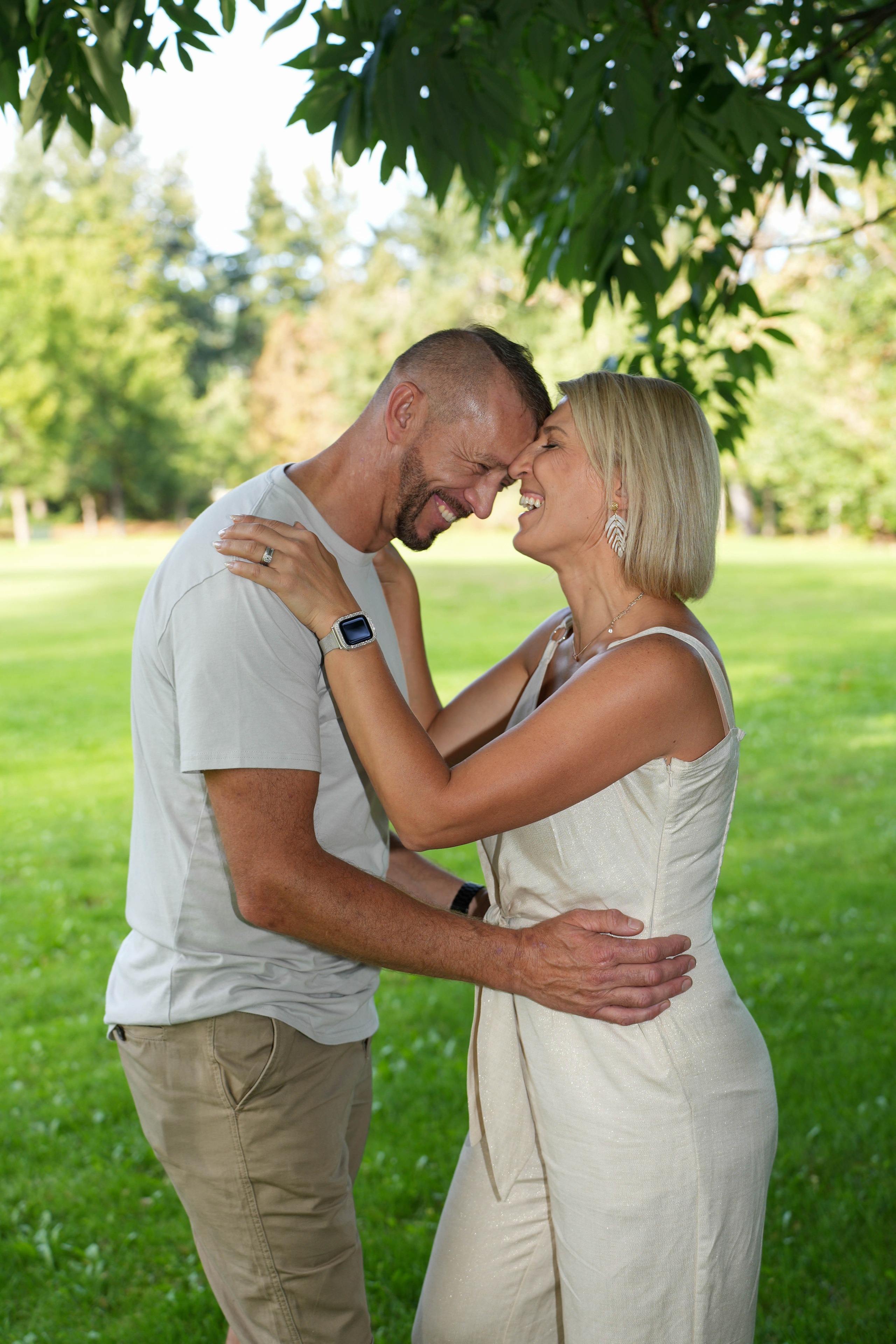 Capturing Love’s Embrace: A Sunset Affair by the Columbia River. Michael Pixel Photography | You’re a Star