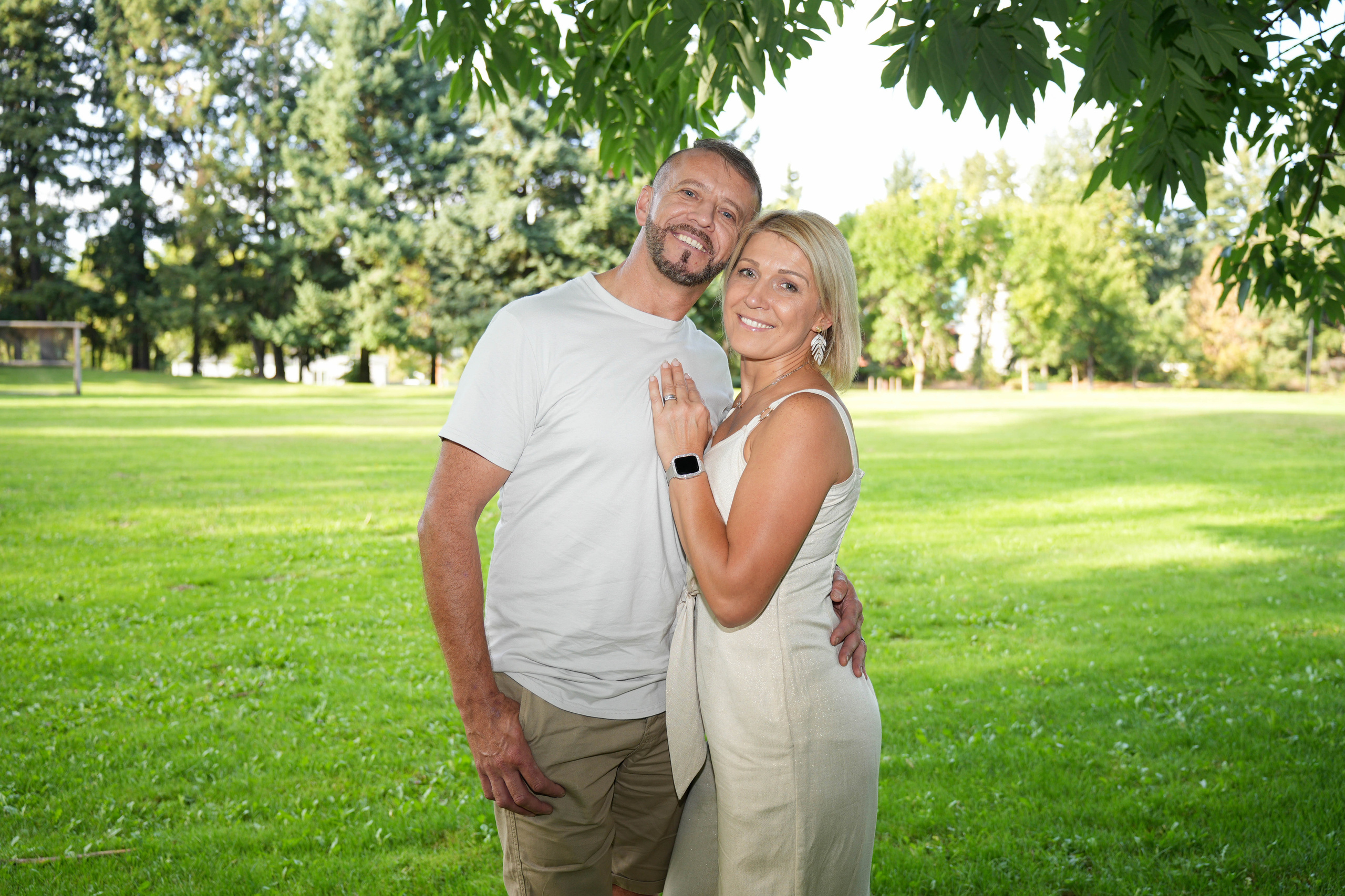 Capturing Love’s Embrace: A Sunset Affair by the Columbia River. Michael Pixel Photography | You’re a Star