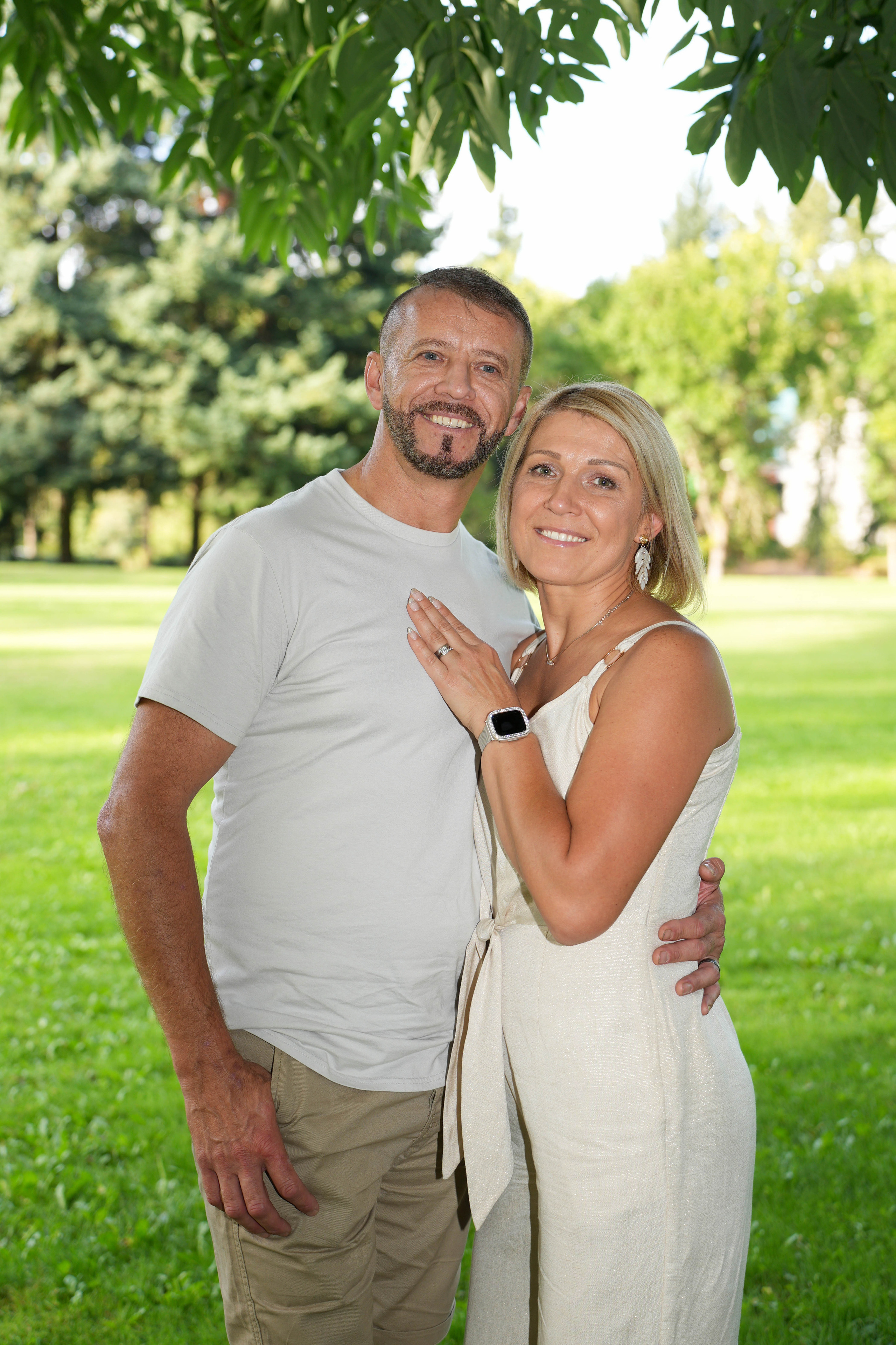 Capturing Love’s Embrace: A Sunset Affair by the Columbia River. Michael Pixel Photography | You’re a Star