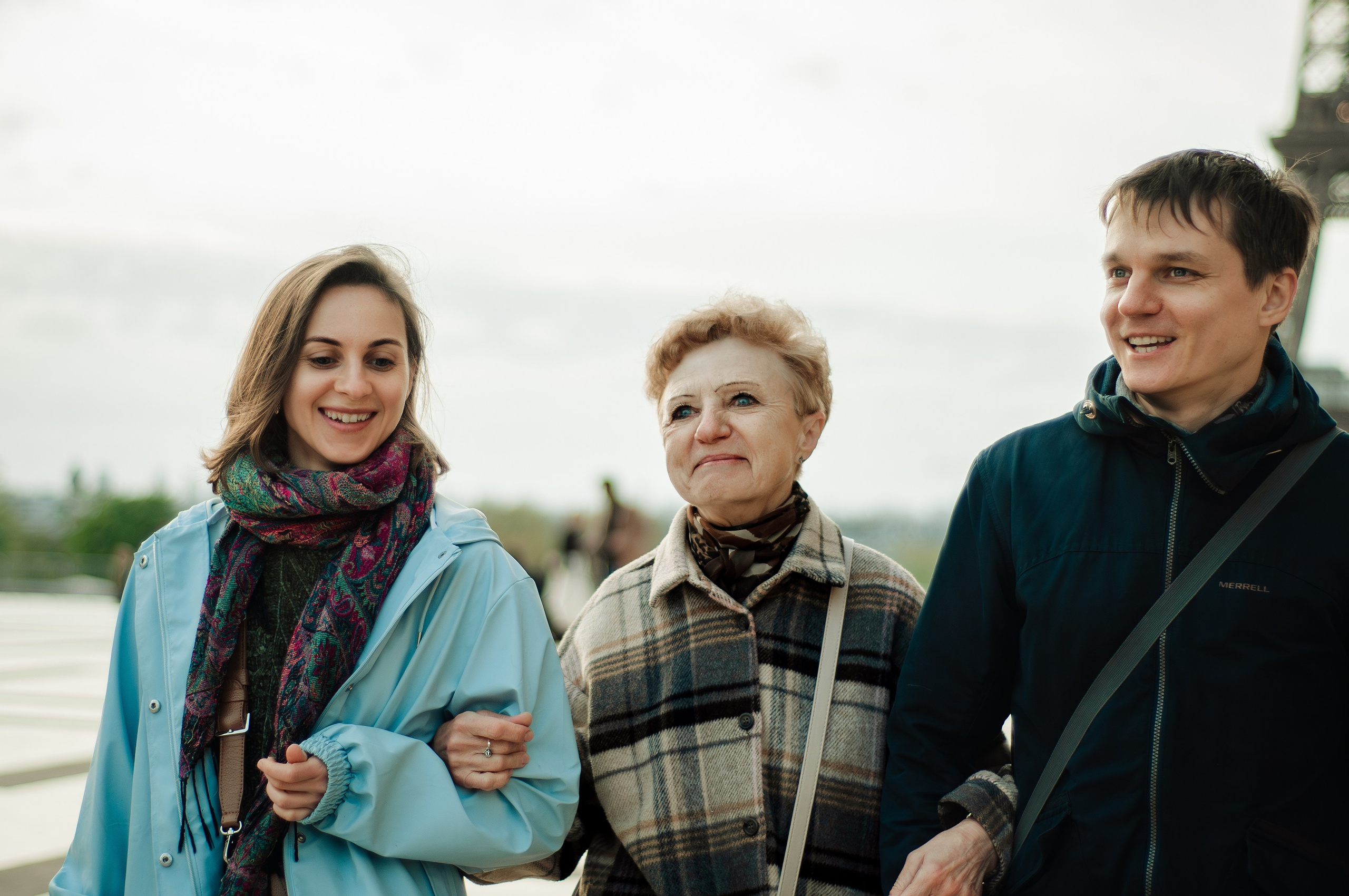 Family photoshoot at the Trocadero. Paris photographer — Polina Osipova