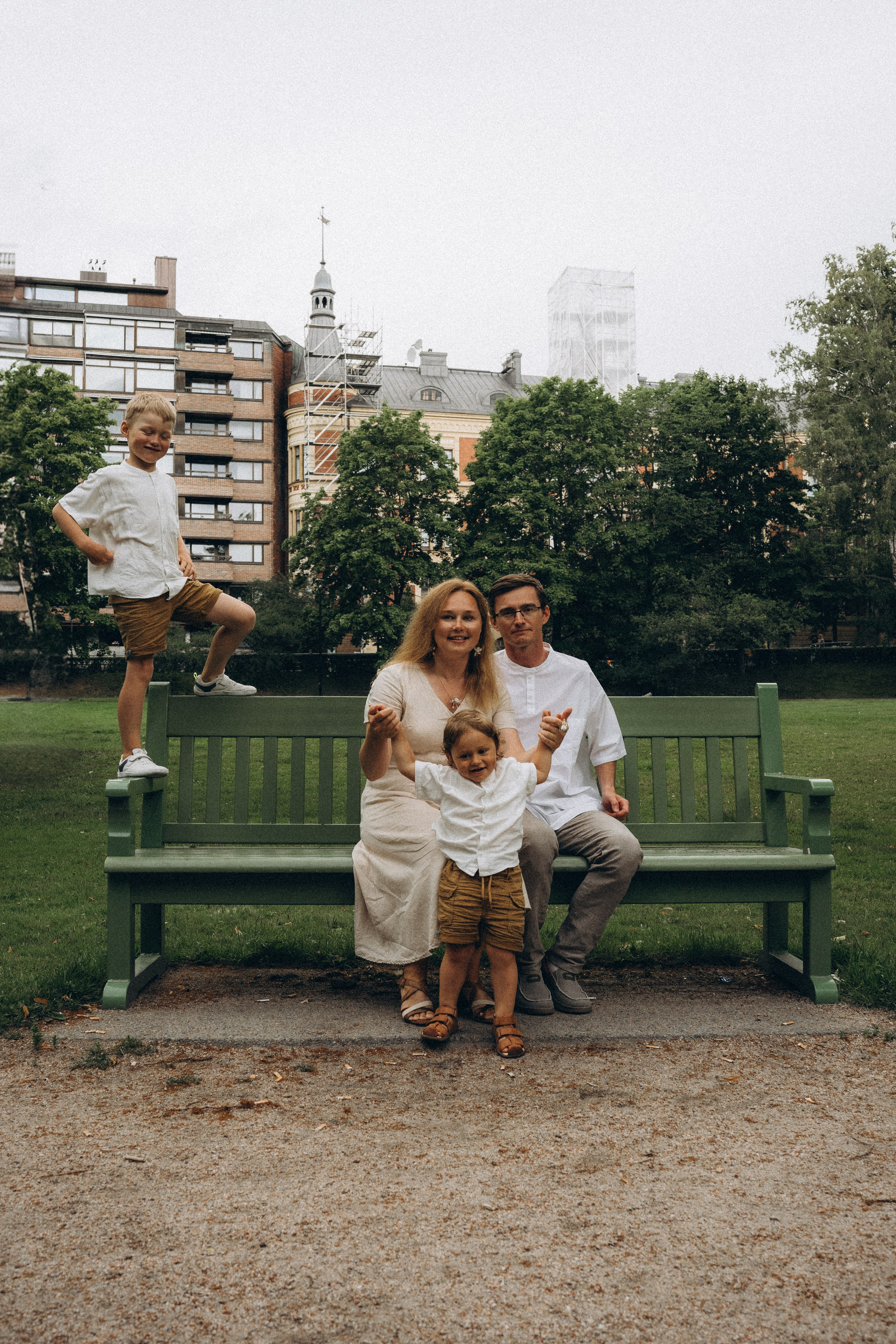 Kaivopuisto. Wedding and potrait photographer in Helsinki Vickan O