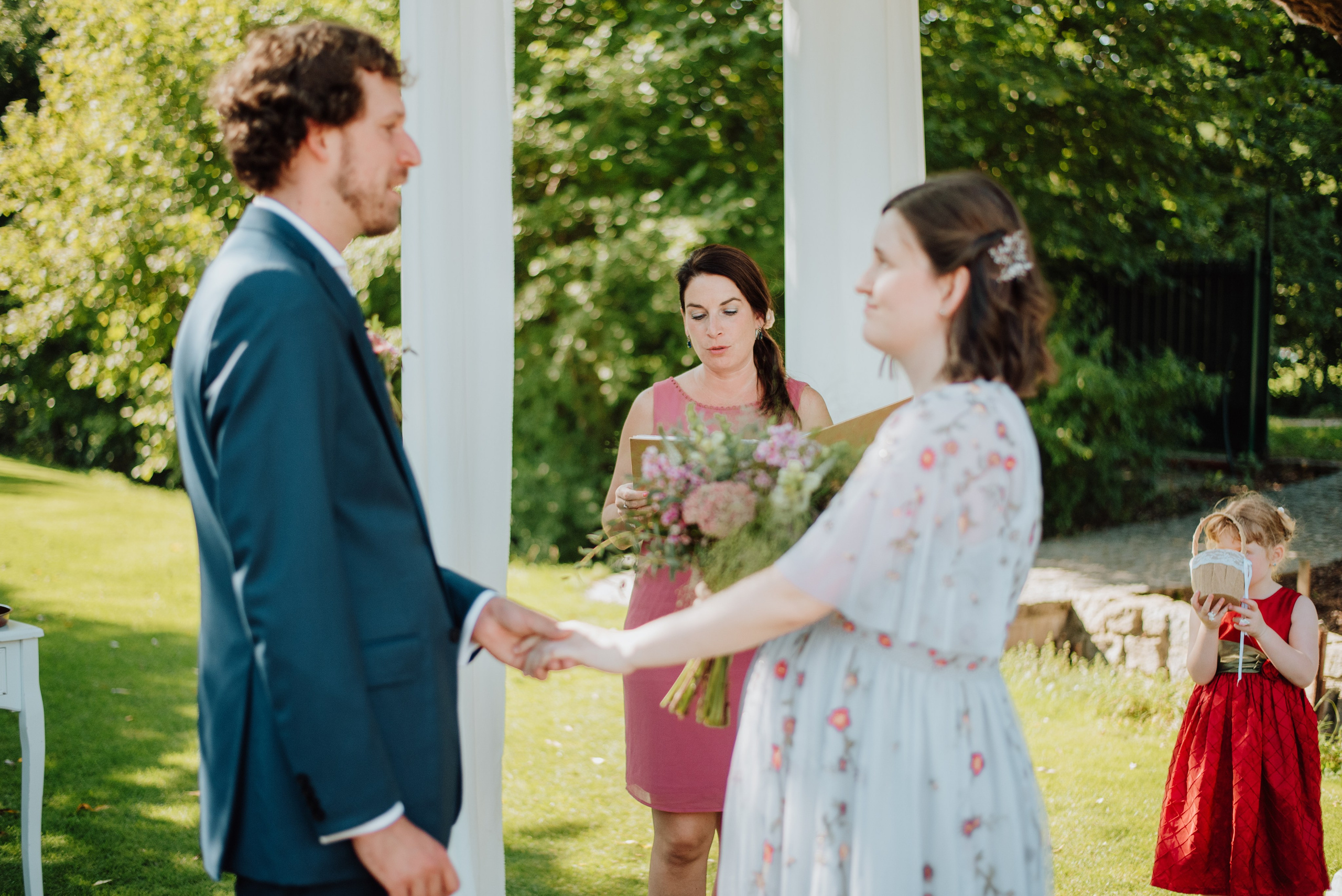 Czech and Portugal Photographer. Lifestyle, wedding and family photographer