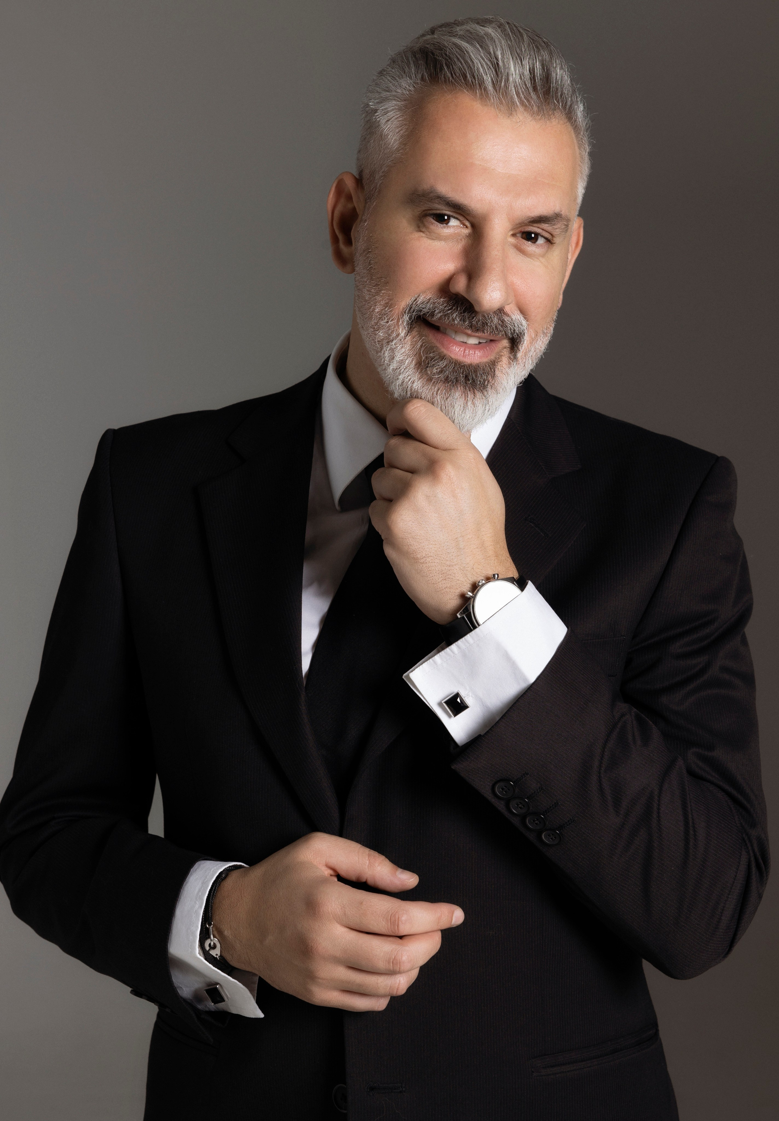 Business portrait. Female Photographer in Dubai