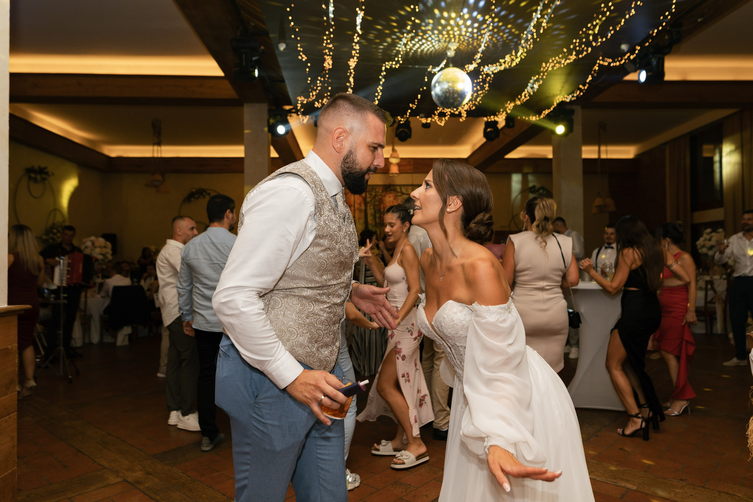 M&D|Between City Lights and Hidden Oasis. Black Sheep Produkcija| Wedding Photography and Wedding Films, based in Kragujevac, Europe / Fotograf i videograf, Kragujevac, Srbija