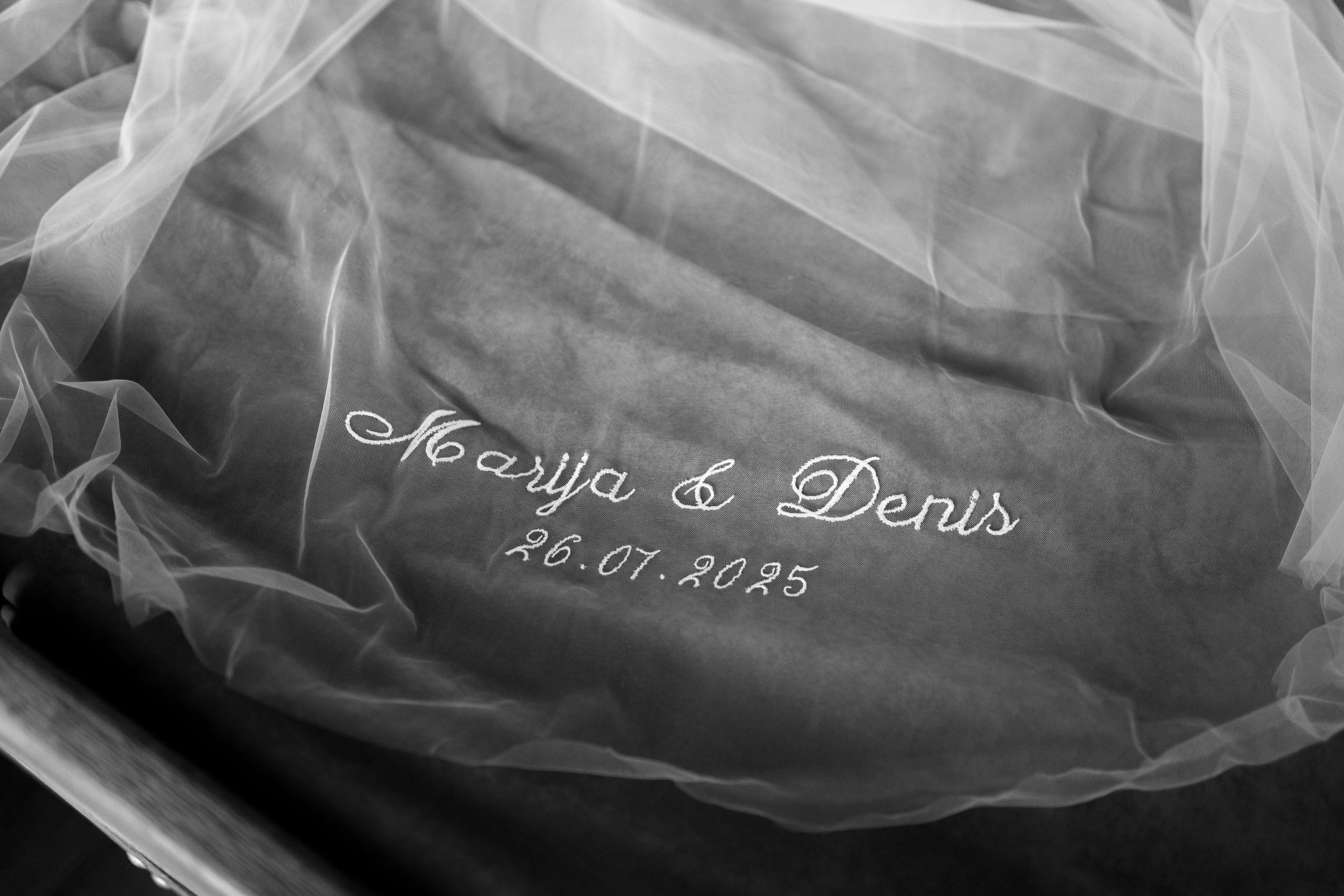 M&D|Between City Lights and Hidden Oasis. Black Sheep Produkcija| Wedding Photography and Wedding Films, based in Kragujevac, Europe / Fotograf i videograf, Kragujevac, Srbija