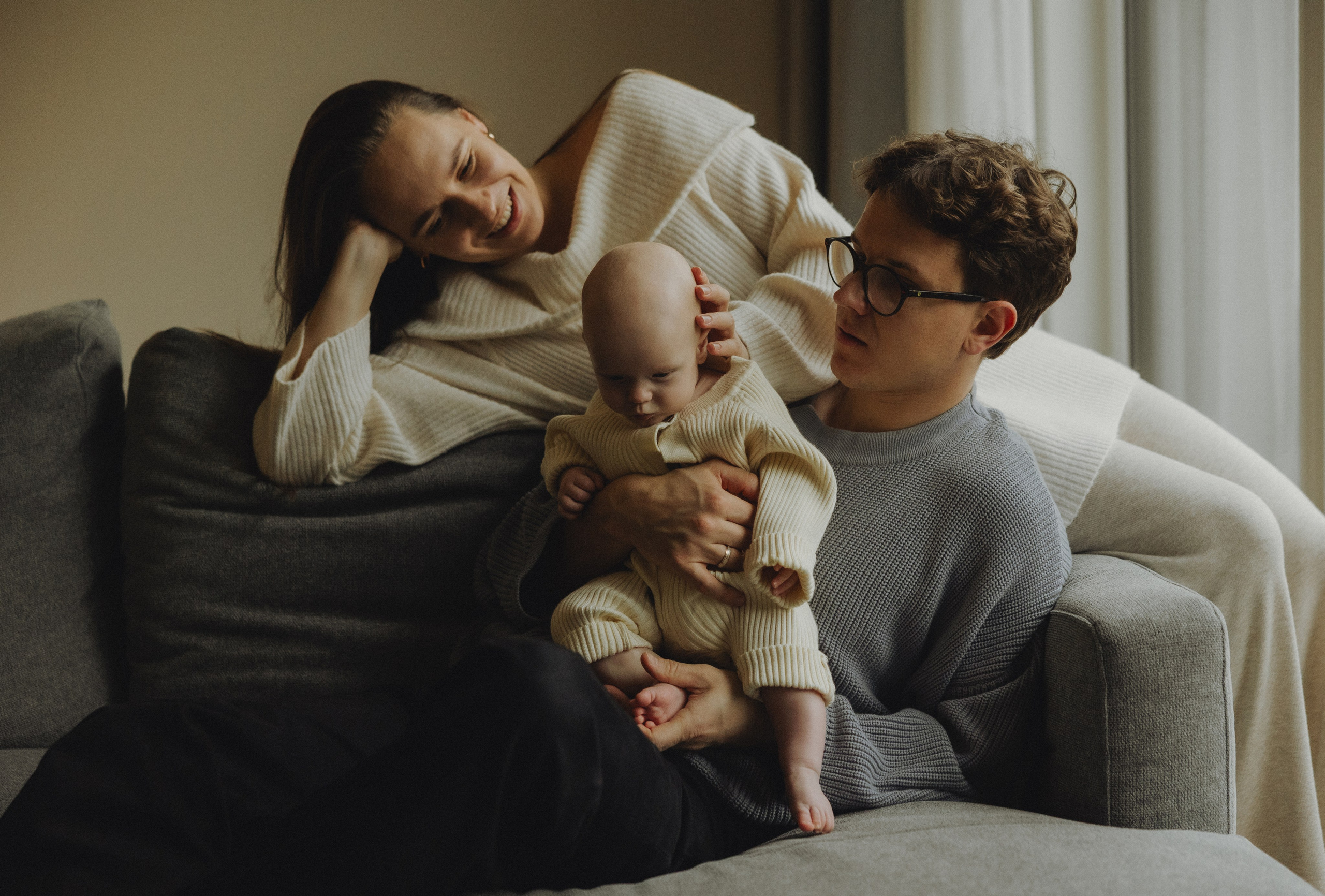 Naujagimio fotosesija namuose | 2025. Vestuvių ir šeimų fotografė Lena Bondarenko / belove photo