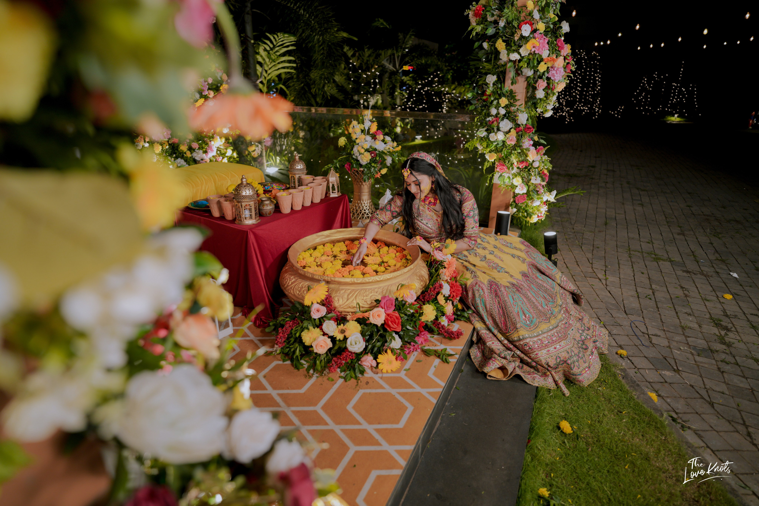 SHAHANA. Theloveknots