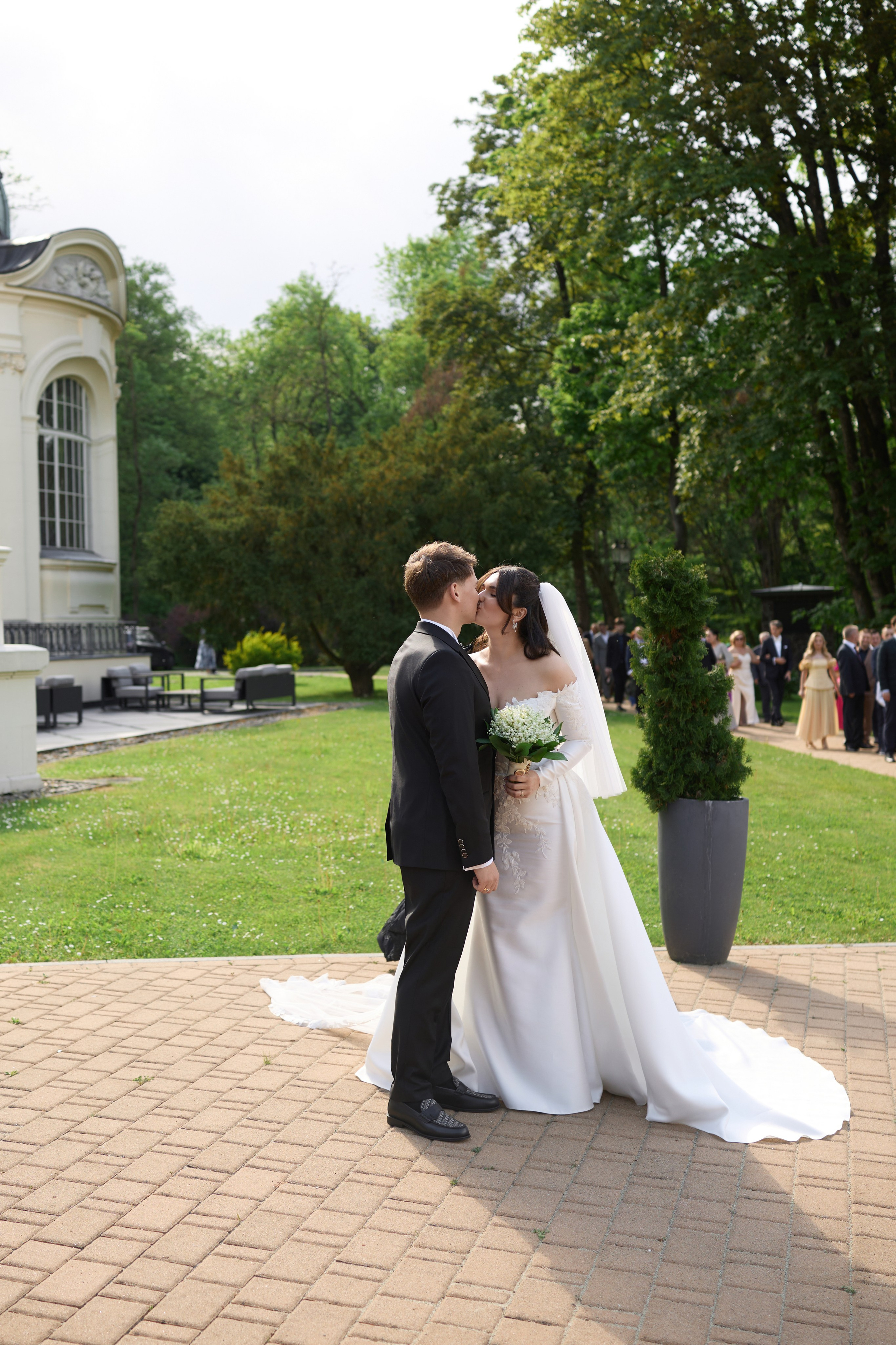 Wiktoria & Kacper. Pałac Goetz. Fotograf ślubny i rodzinny w Krakowie Yana Klymova