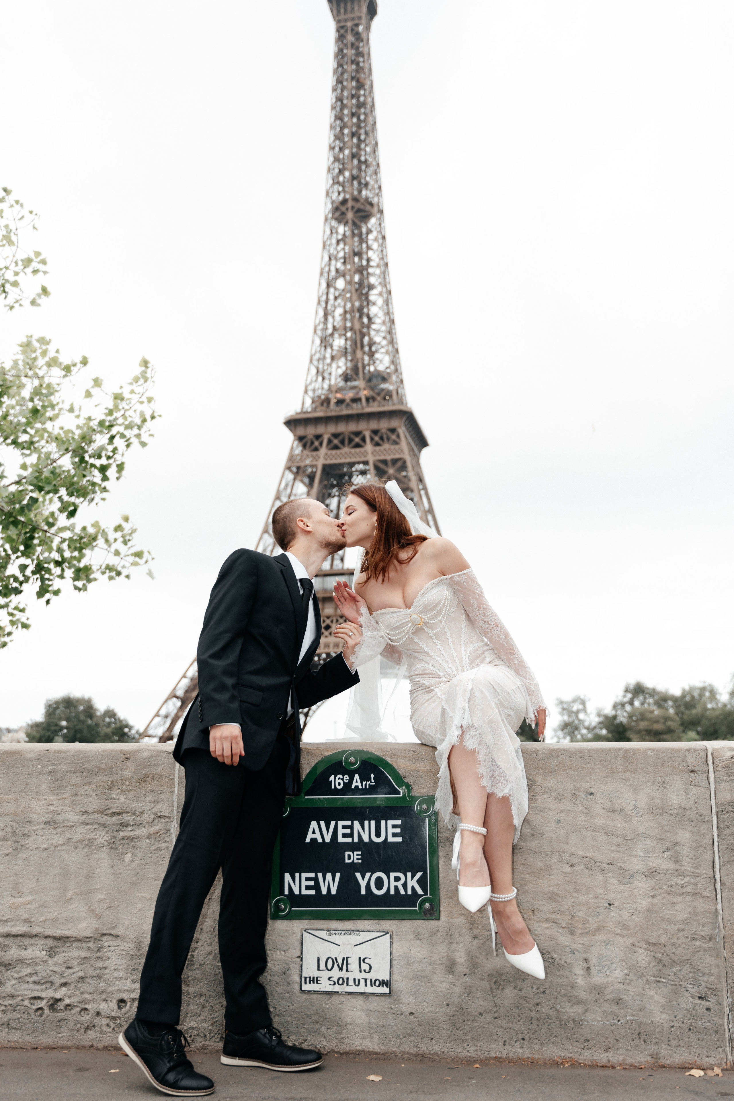Wedding elopement. Wedding photographer in Paris Oksana Shum