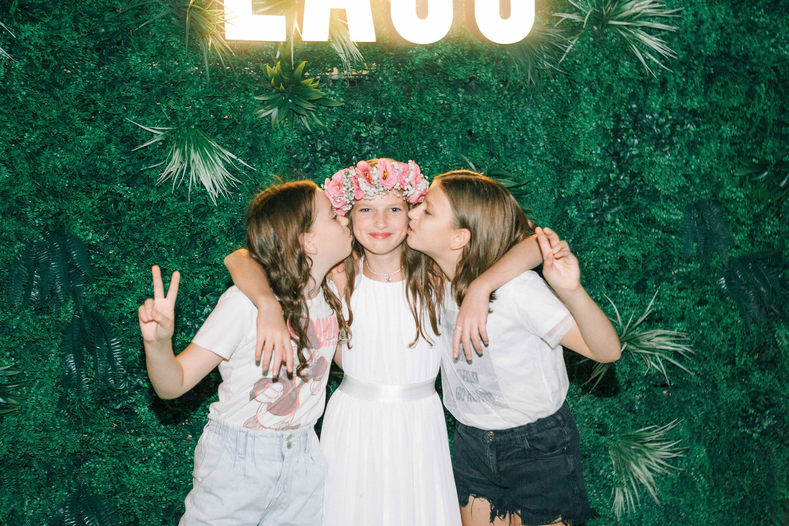 PARTY WITH FRIENDS. Https://shi-photo.com/