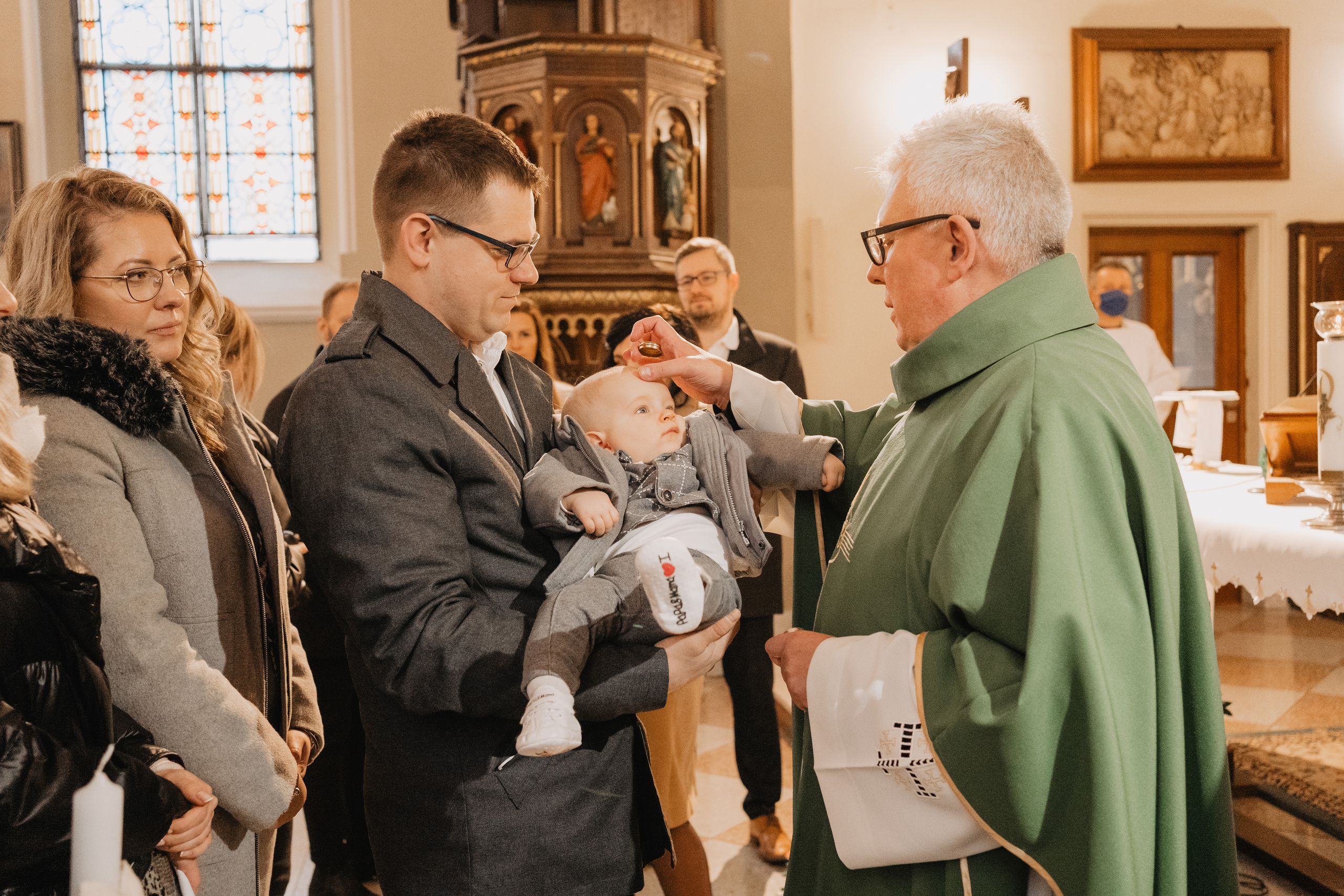 Wyjątkowy dzień dla Szymona - Chrzest święty w Łodzi. Fotograf Łódź - sesja ciążowa, noworodkowa, dziecięca. Studio w Łodzi