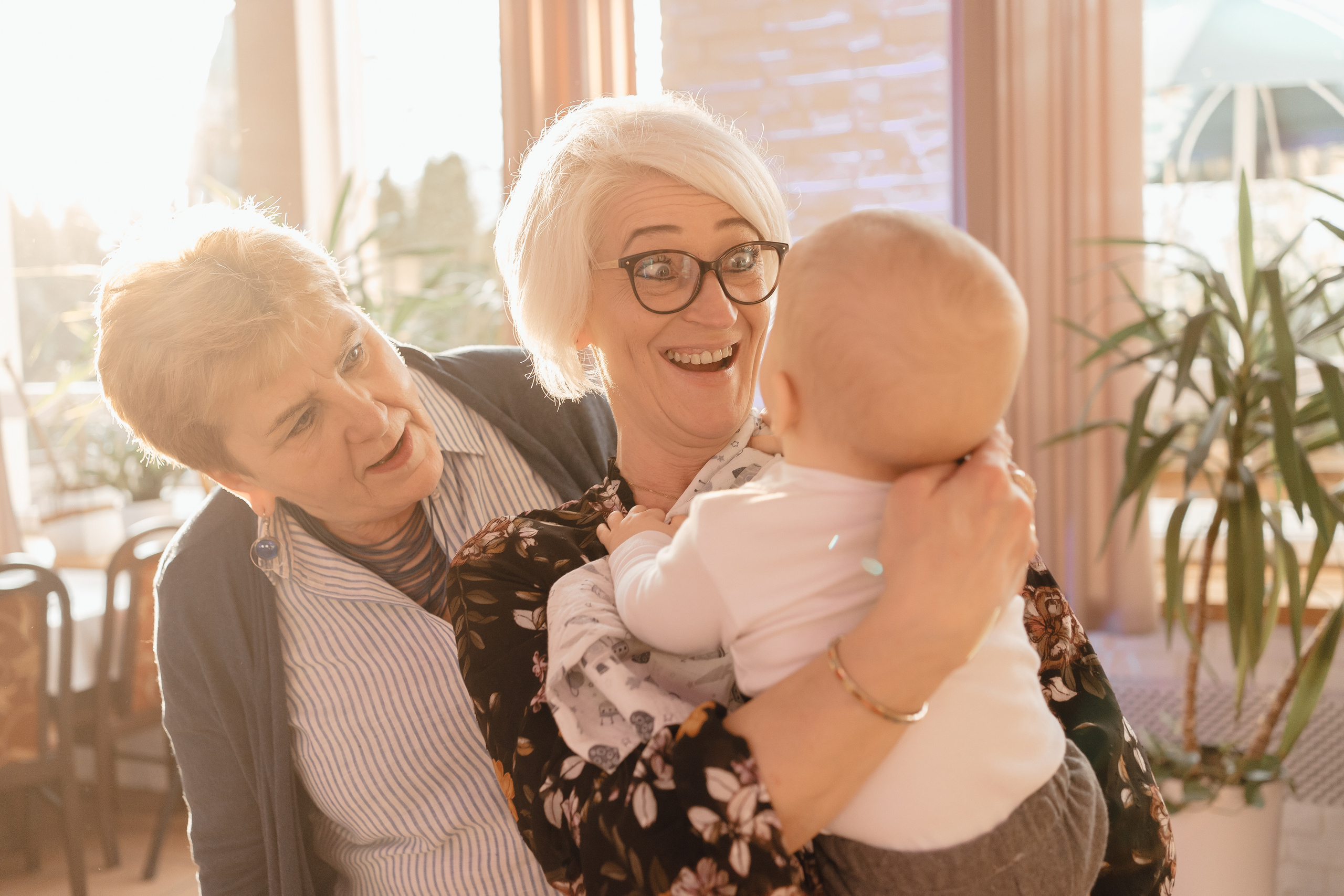 Wyjątkowy dzień dla Szymona - Chrzest święty w Łodzi. Fotograf Łódź - sesja ciążowa, noworodkowa, dziecięca. Studio w Łodzi