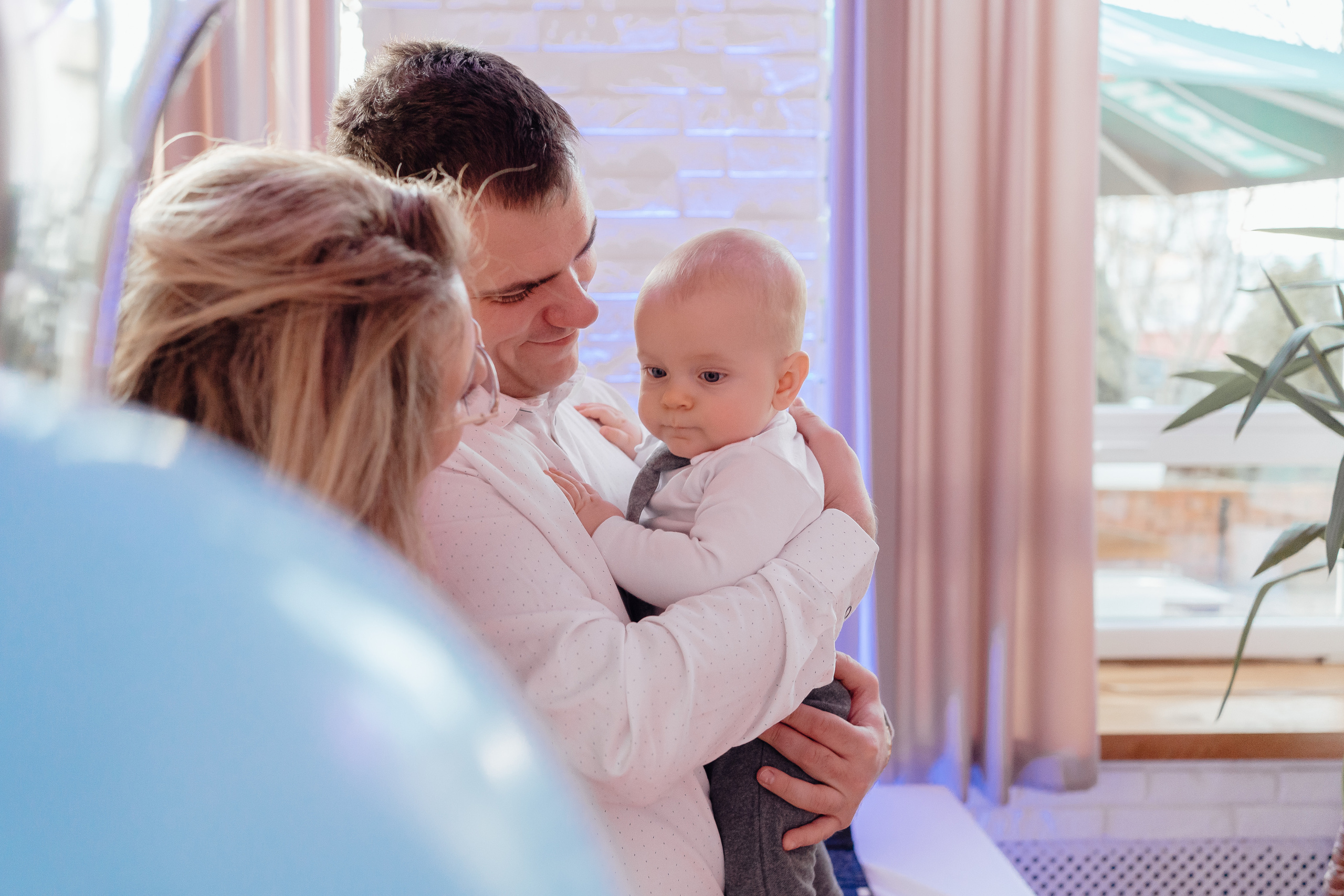 Wyjątkowy dzień dla Szymona - Chrzest święty w Łodzi. Fotograf Łódź - sesja ciążowa, noworodkowa, dziecięca. Studio w Łodzi