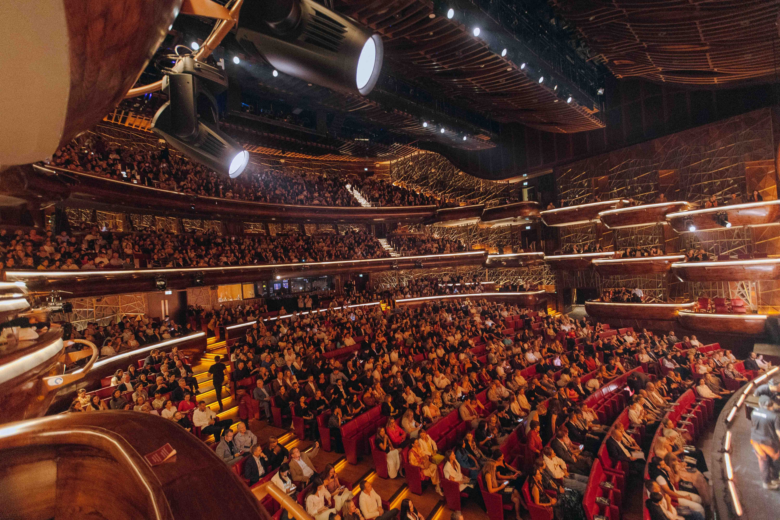 DUBAI OPERA. Wedding&Event photographer Ismail Rzayev in Baku