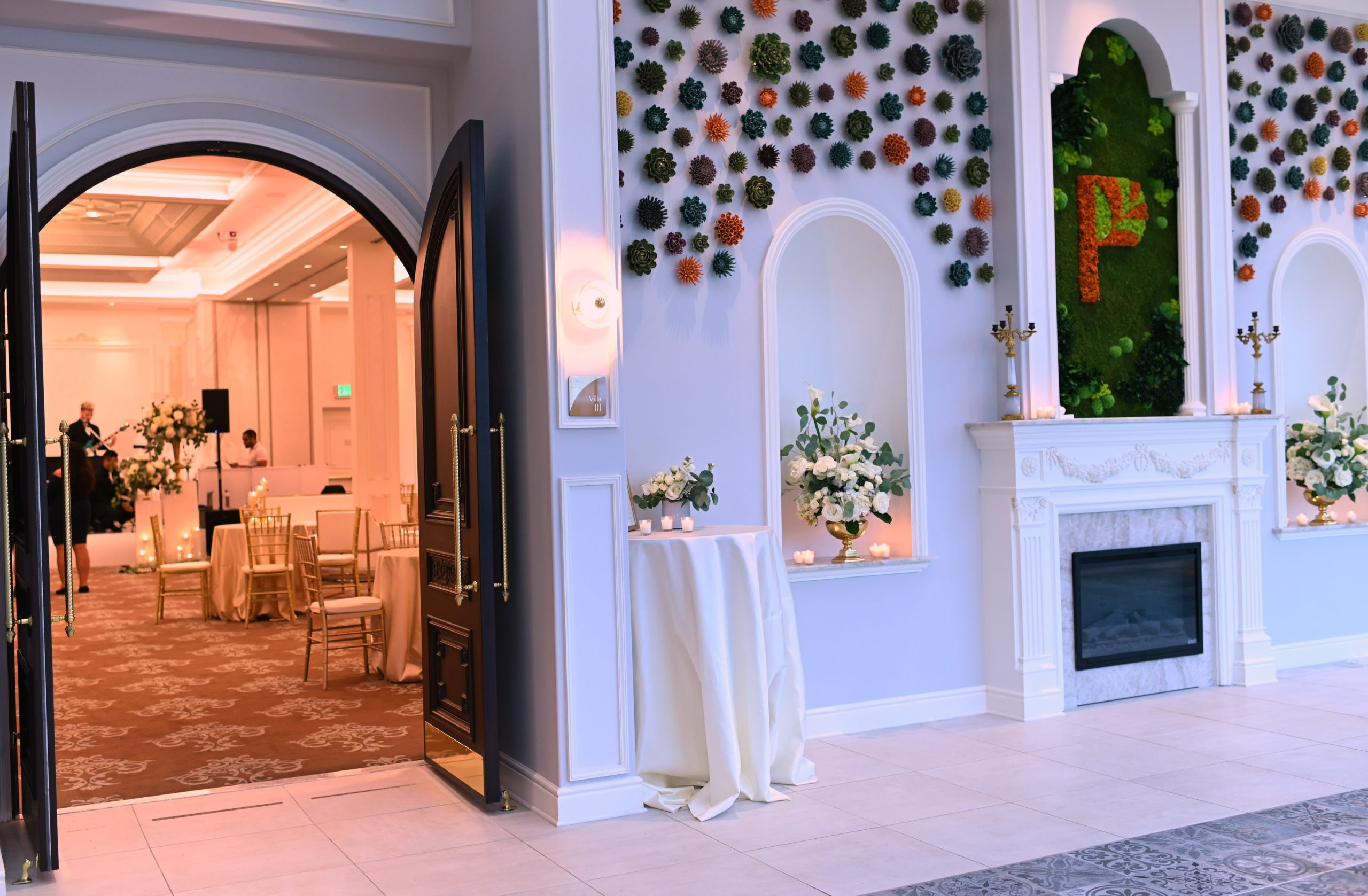 Sukhadia. Plaster molding