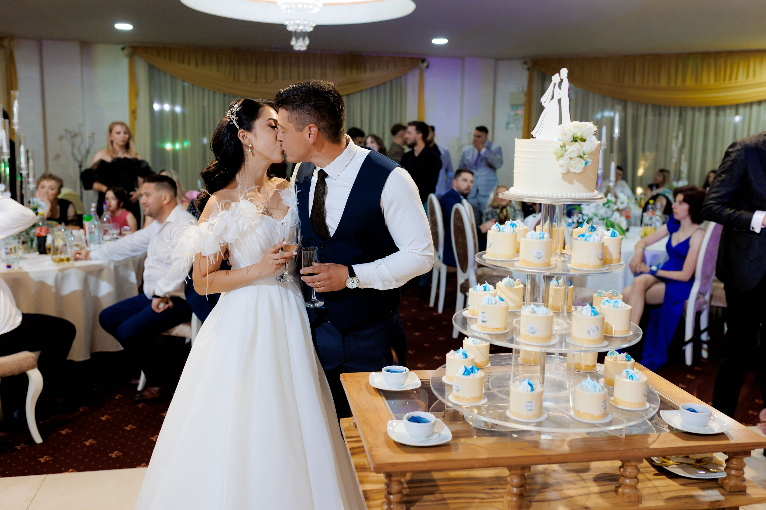 Loredana & Emilian – Ziua Nunții | Videografie - fotografie Botez Suceava, Iași, Botoșani. Servicii foto-video profesionale, pentru momente de neuitat