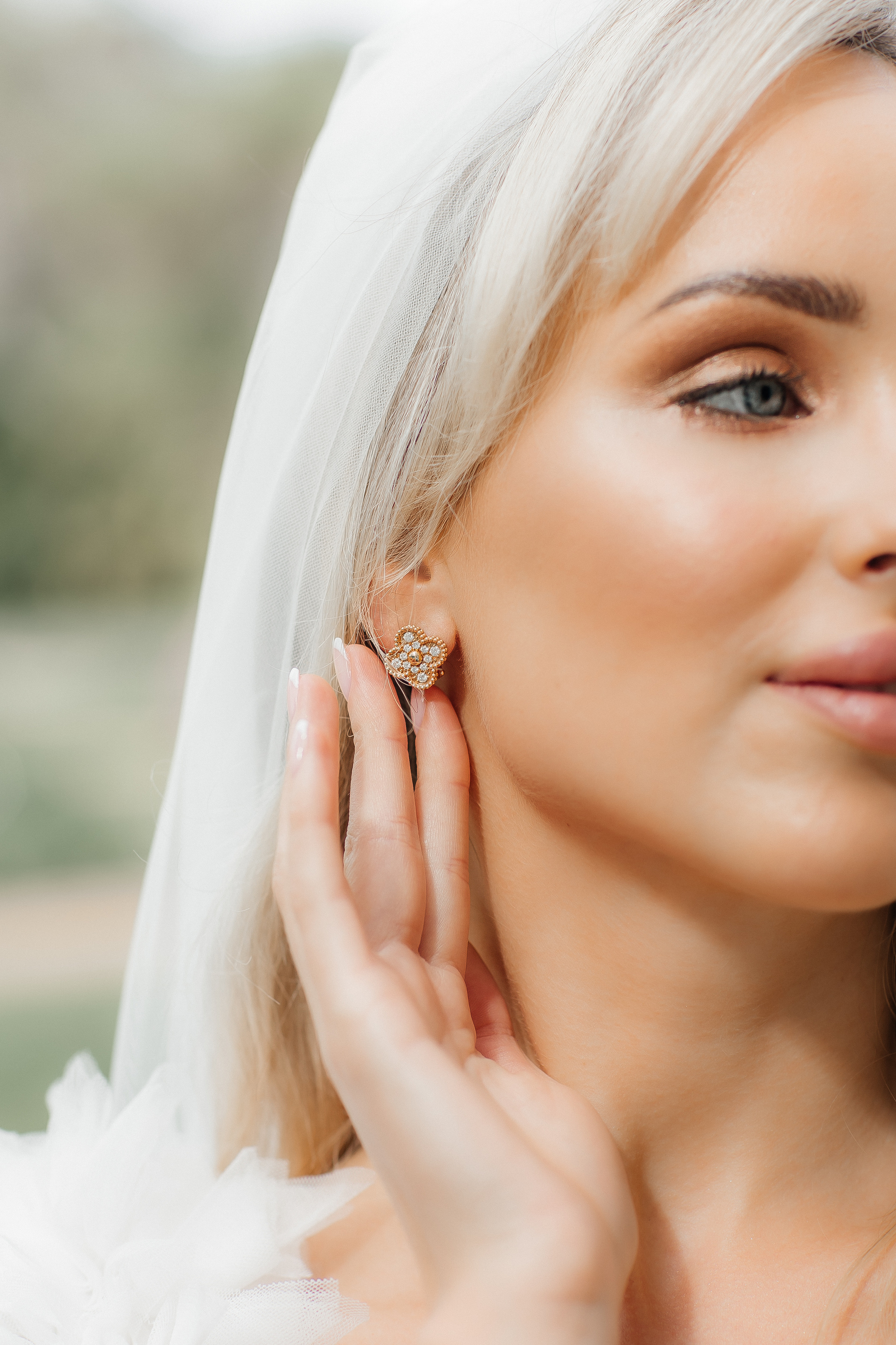 Cute Wedding at Spanish Monastery in Miami. Luxury Wedding Photography and Cinematography