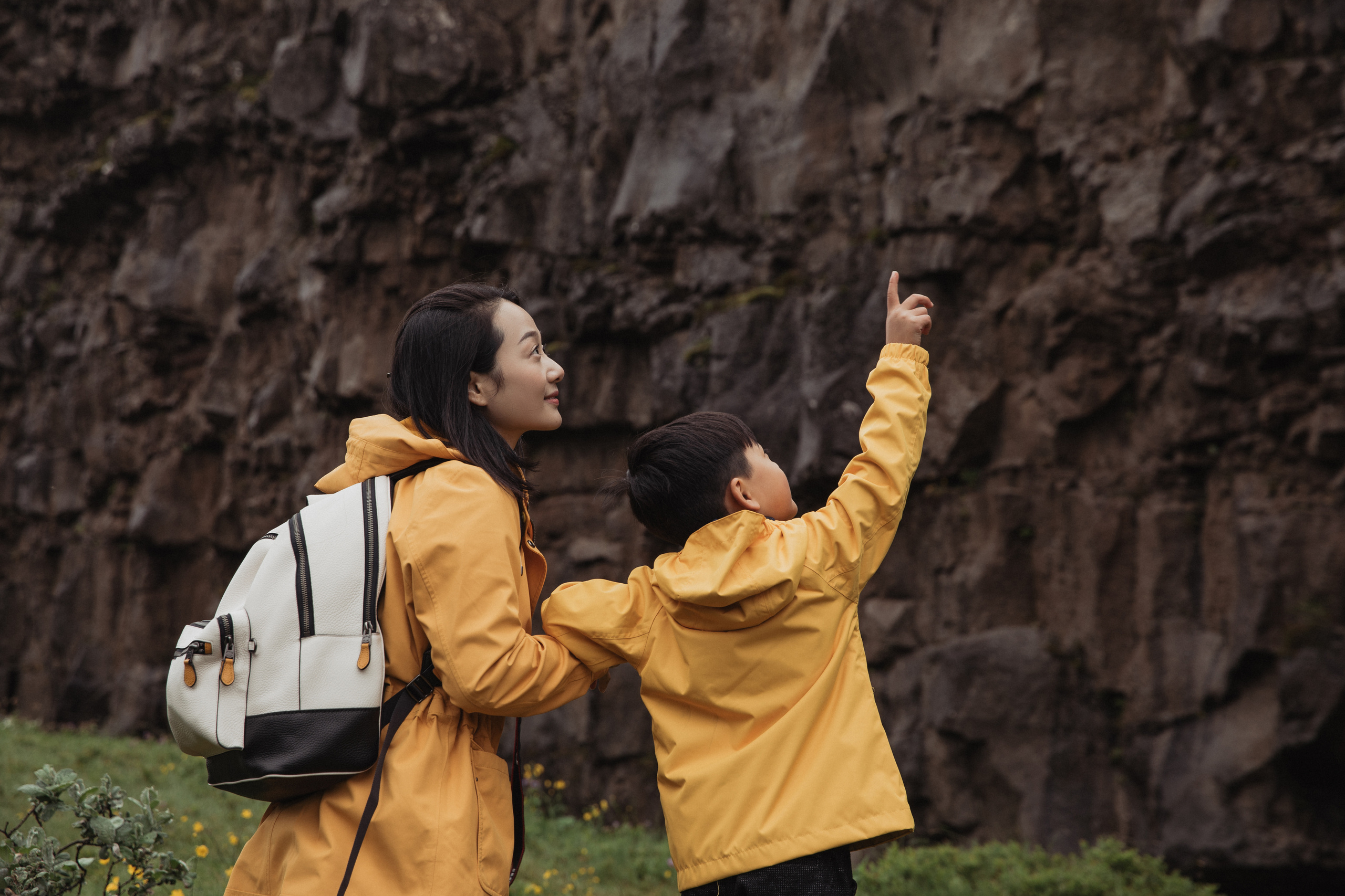 Family photoshoot in Iceland. Iceland elopement photographer & videographer