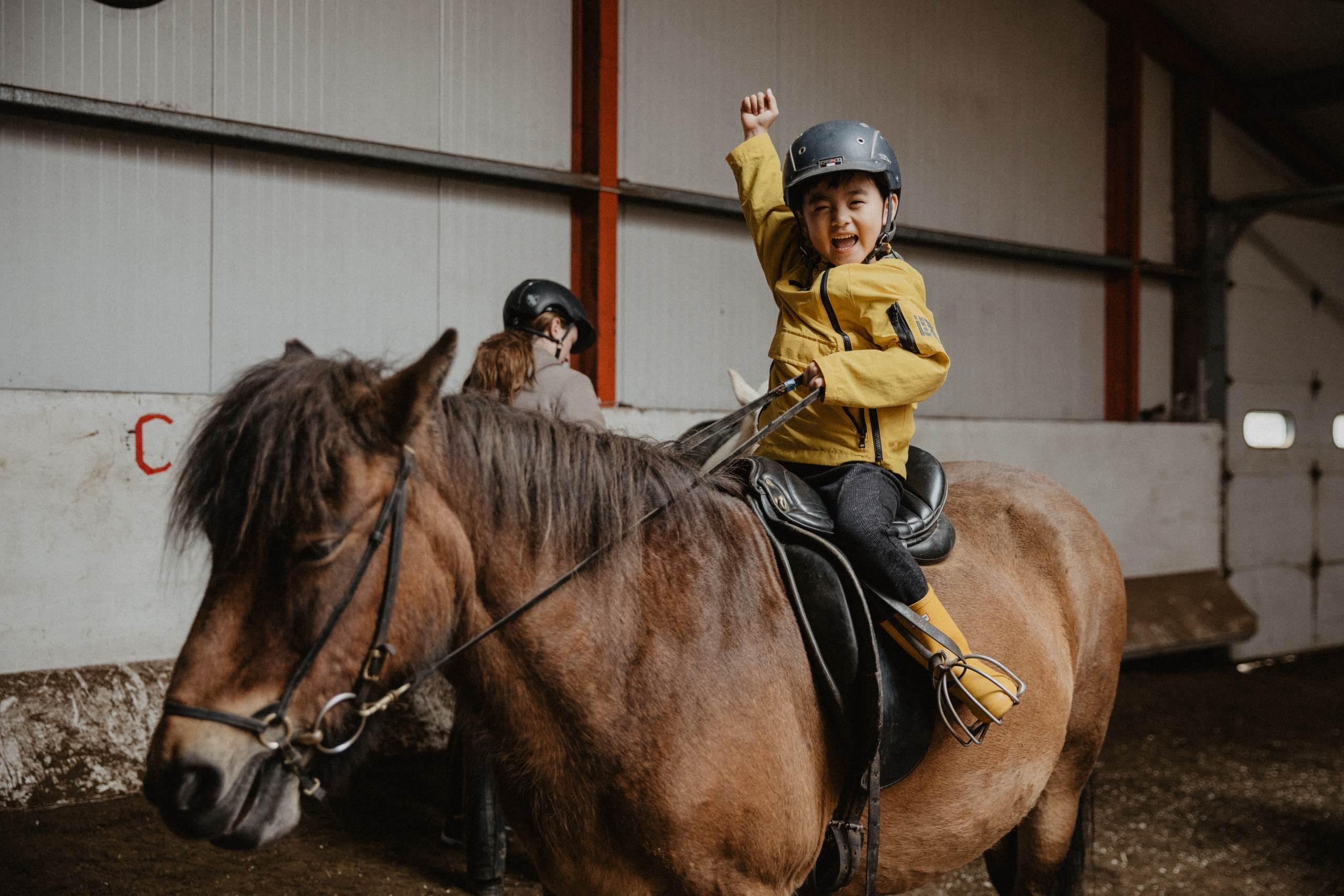 Family photoshoot at black sand beach in Iceland. Iceland elopement photographer & videographer