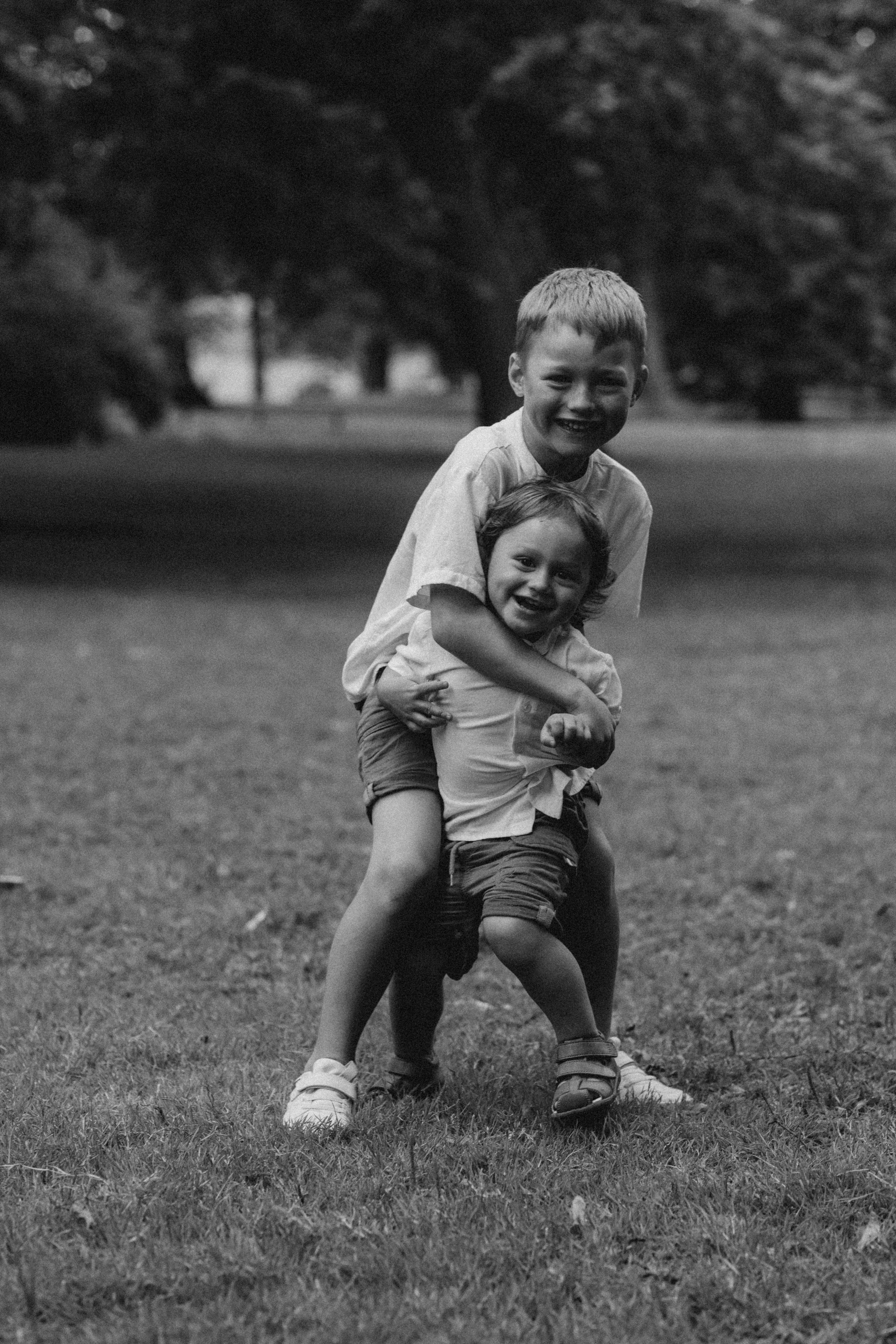 Kaivopuisto. Wedding and potrait photographer in Helsinki Vickan O