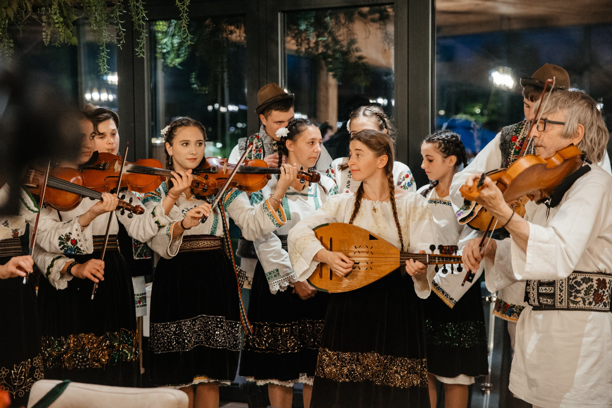 Nunta de Poveste la Sucevița: Cristi și Andreea. Servicii foto-video profesionale, pentru momente de neuitat