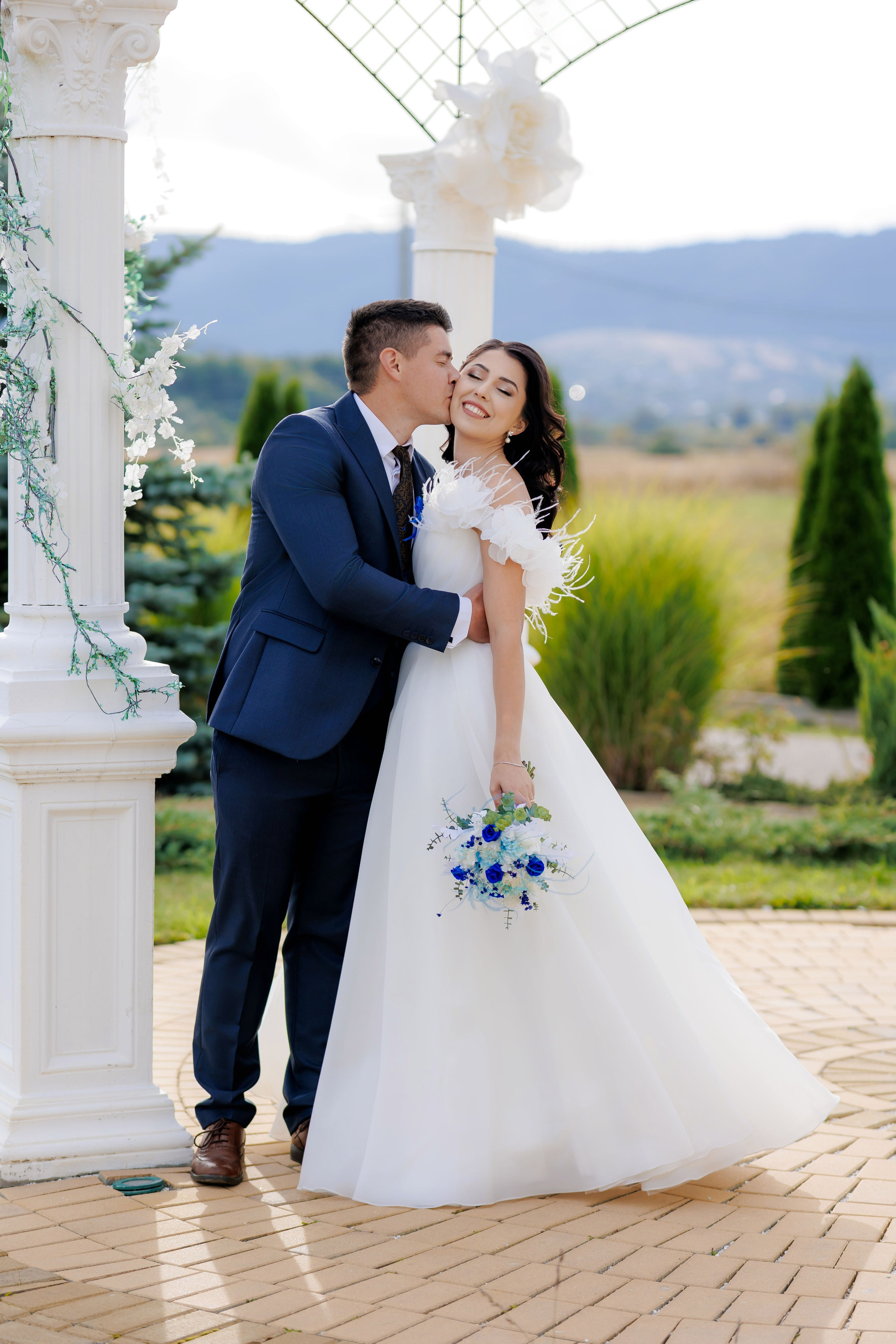 Loredana & Emilian – Ziua Nunții | Videografie - fotografie Botez Suceava, Iași, Botoșani. Servicii foto-video profesionale, pentru momente de neuitat