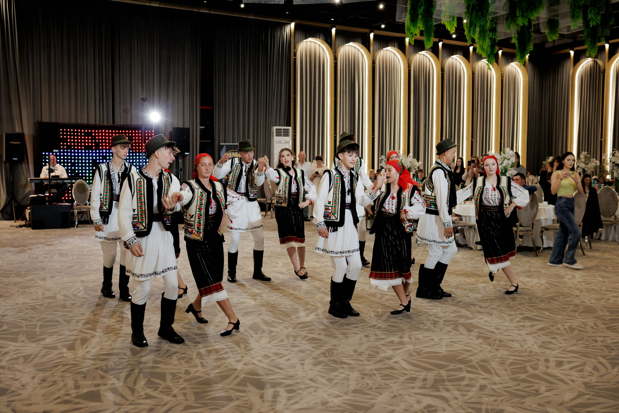 Nunta Nicoleta & Răzvan | Fotografie & Videografie Profesională. Servicii foto-video profesionale, pentru momente de neuitat