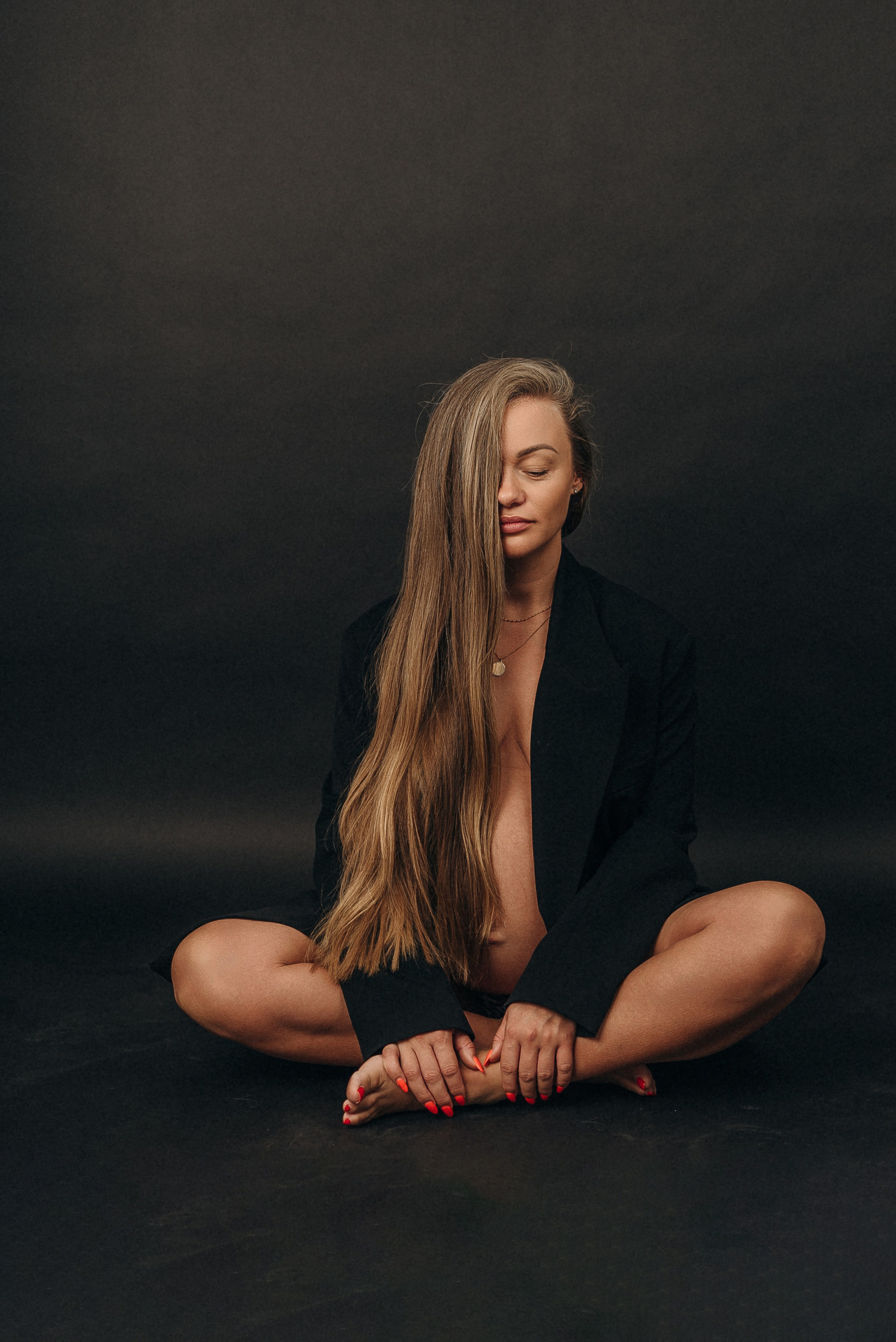 Maternity photoshoot with painted belly. Портретный и семейный фотограф в Лимассоле Кипр Анна Руссу