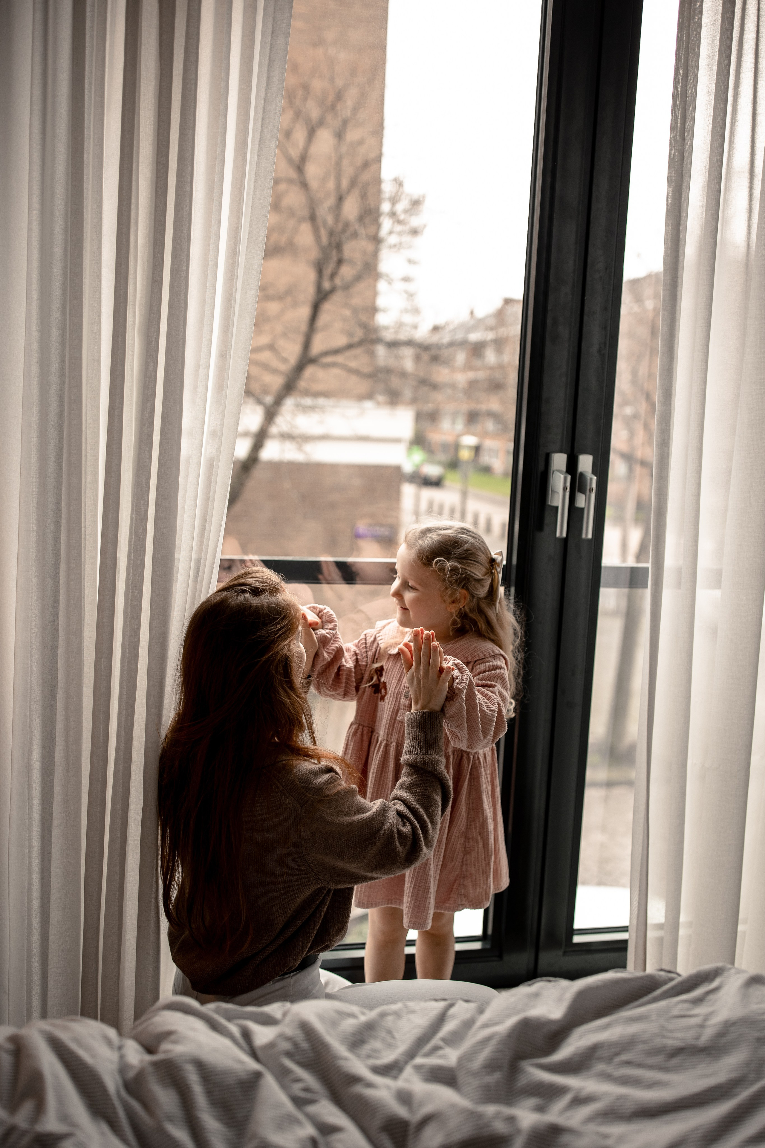 Familienfotoshooting-homestory-schwangerschaft. Fotografin in Osnabrück Mariana Slav