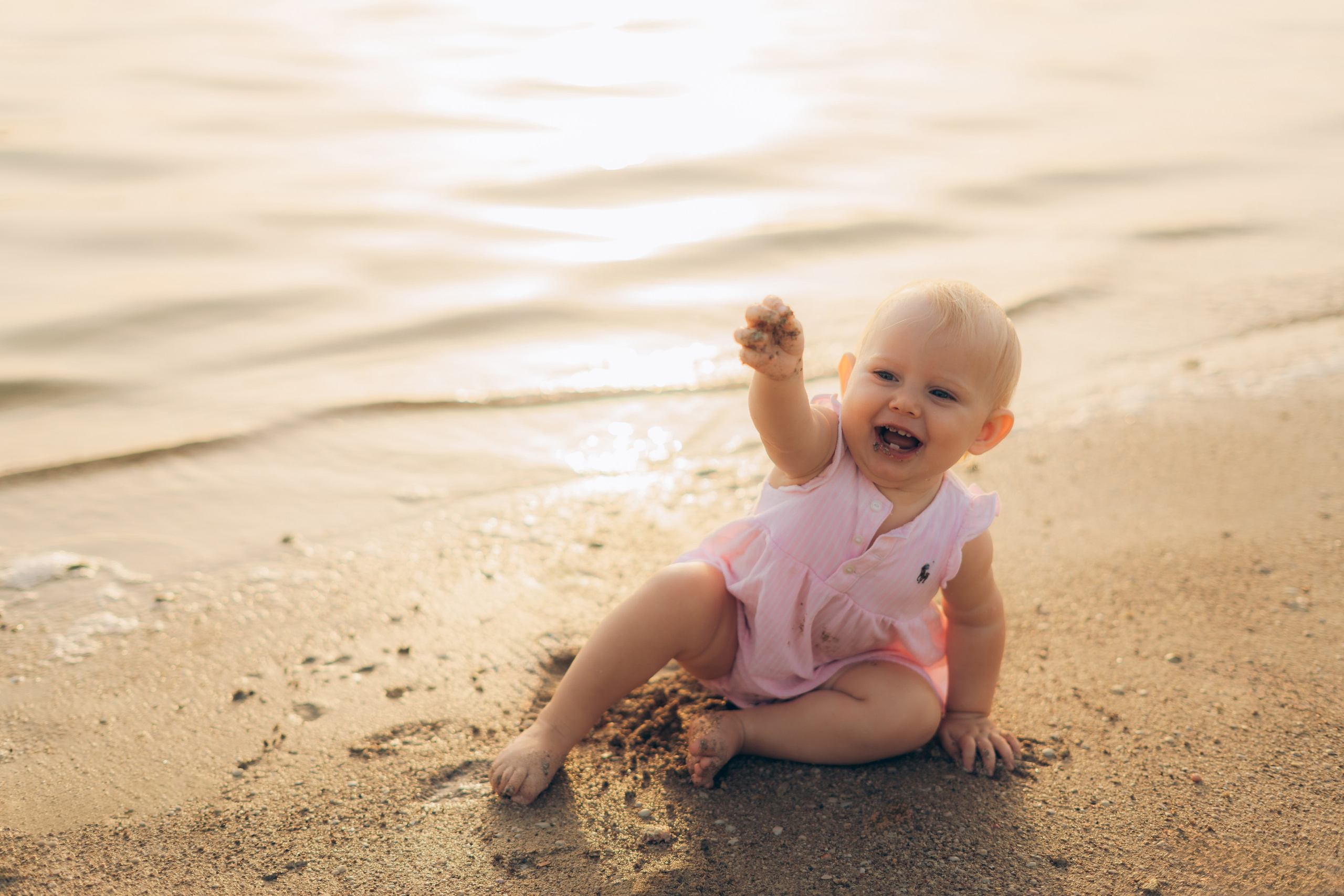 Beauty of the sunset on the beach. Angela Iakovleva — Family Photographer in Dubai