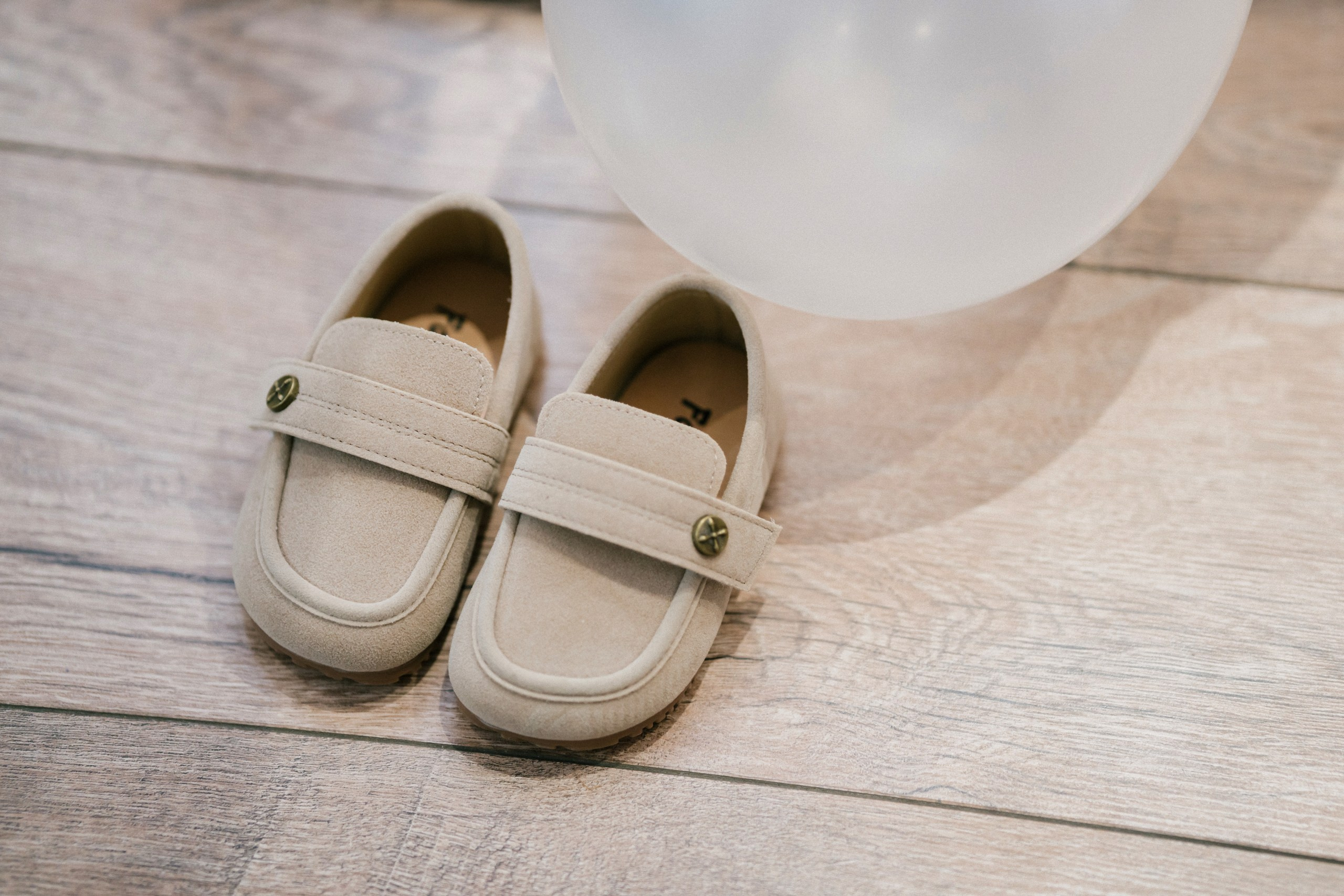 1. Mireasa Adriana în timpul pregătirilor de nuntă în Tudora Botoșani2. Costumul mirelui Ionuț fotografiat artistic în ziua nunții3. Prietenii mirelui la tradițiile de nuntă în Tudora4. Bărbieritul mirelui în cadrul obiceiurilor tradiționale de nuntă5. Fotografii de familie la biserică în ziua nunții6. Portret de familie cu mirii și copilul lor la nunta din Botoșani7. Primul dans al mirilor la Mariage Dor Baisa Botoșani8. Decor elegant de nuntă la Mariage Dor Baisa9. Emoții și tradiții la nunta din Tudora județul Botoșani10. Fotograf profesionist de nuntă în Botoșani surprinzând momente autentice - otograf-nunta-botosanifotograf-evenimente-botosanifotograf-profesionist-botosanifotograf-nunta-tudoranunta-tudora-botosanisedinta-foto-nunta-botosanipoze-nunta-botosanifotografii-nunta-tudorafotograf-cununie-religioasa-botosanibiserica-sfintii-imparati-constantin-si-elena-tudoramariage-dor-baisa-botosanirestaurant-nunta-botosanidansul-mirilor-mariage-dorpregatiri-mire-botosanipregatiri-mireasa-botosanitraditii-nunta-moldovaobiceiuri-nunta-tudorafotograf-familie-nunta-botosaniportret-miri-botosanigalerie-foto-nunta-botosanialbum-foto-nunta-botosaninunta-eleganta-botosaninunta-cu-traditii-botosanifotograf-premium-nunta-botosaniservicii-foto-video-botosanipoveste-de-nunta-botosanifotograf-documentar-nuntafotograf-natural-emotionalmiri-ionut-si-adriananunta-autentica-tudora -otograf-nunta-botosanifotograf-nunta-tudoranunta-tudora-botosanifotograf-evenimente-botosanifotograf-profesionist-botosaniservicii-foto-video-botosanigalerie-foto-nunta-botosanialbum-foto-nunta-botosani - nunta-autentica-botosaninunta-cu-traditii-botosanipoveste-de-nunta-botosanifotografii-emotionante-nuntamomente-autentice-nuntafotografie-documentara-nuntafotograf-natural-nunta- pregatiri-miri-tudorabiserica-tudora-botosanicununie-religioasa-tudoramariage-dor-baisa-botosanipetrecere-nunta-botosanivalsul-mirilor-botosani - alino-foto-studio-botosaniionut-si-adriana-nunta-tudorafotograf-alin-chirila-botosani
