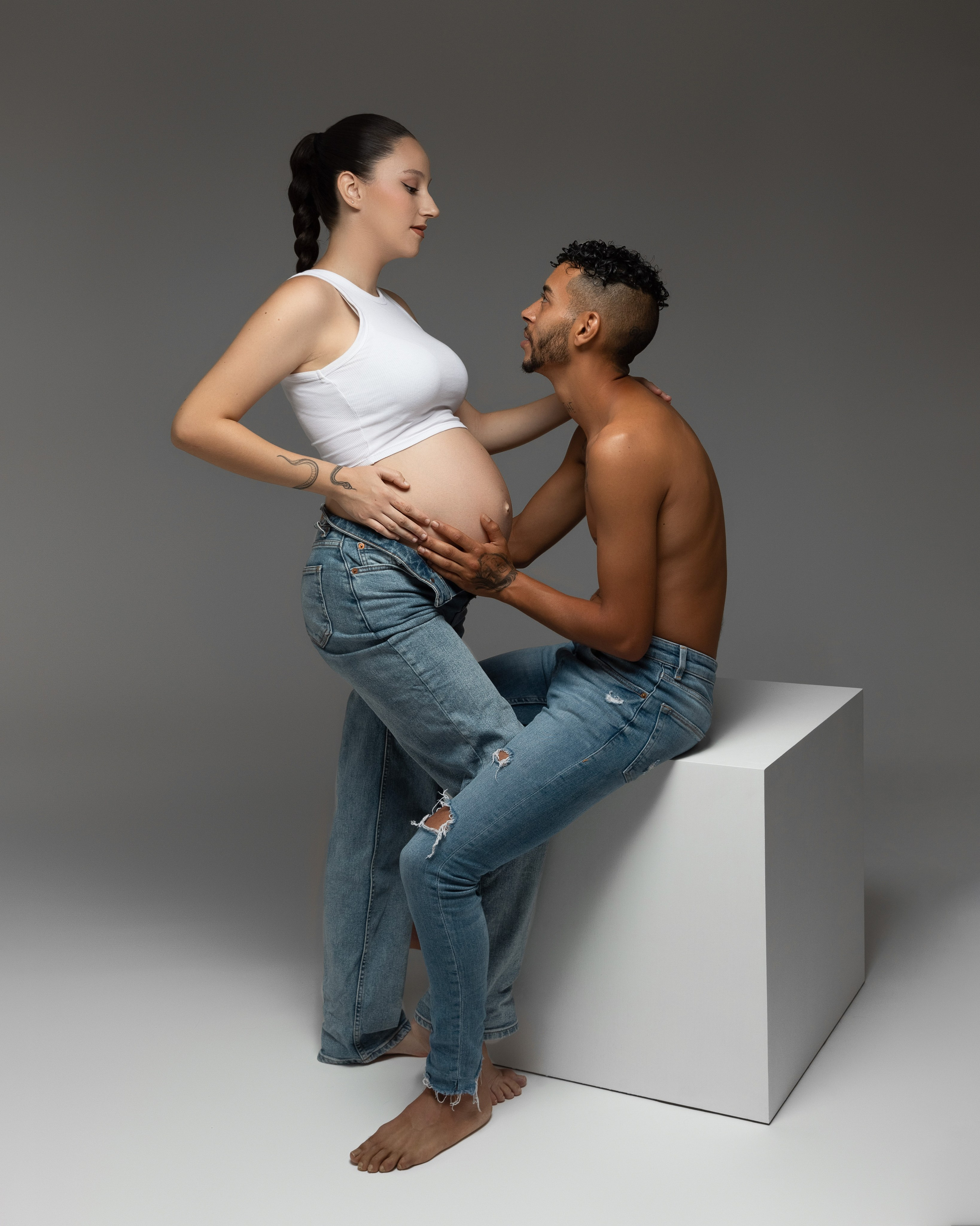 Embarazo y Maternidad Sesiones de Fotografía en el Estudio y Exteriores , Sesiones fotográficos de Embarazo y Maternidad con pareja