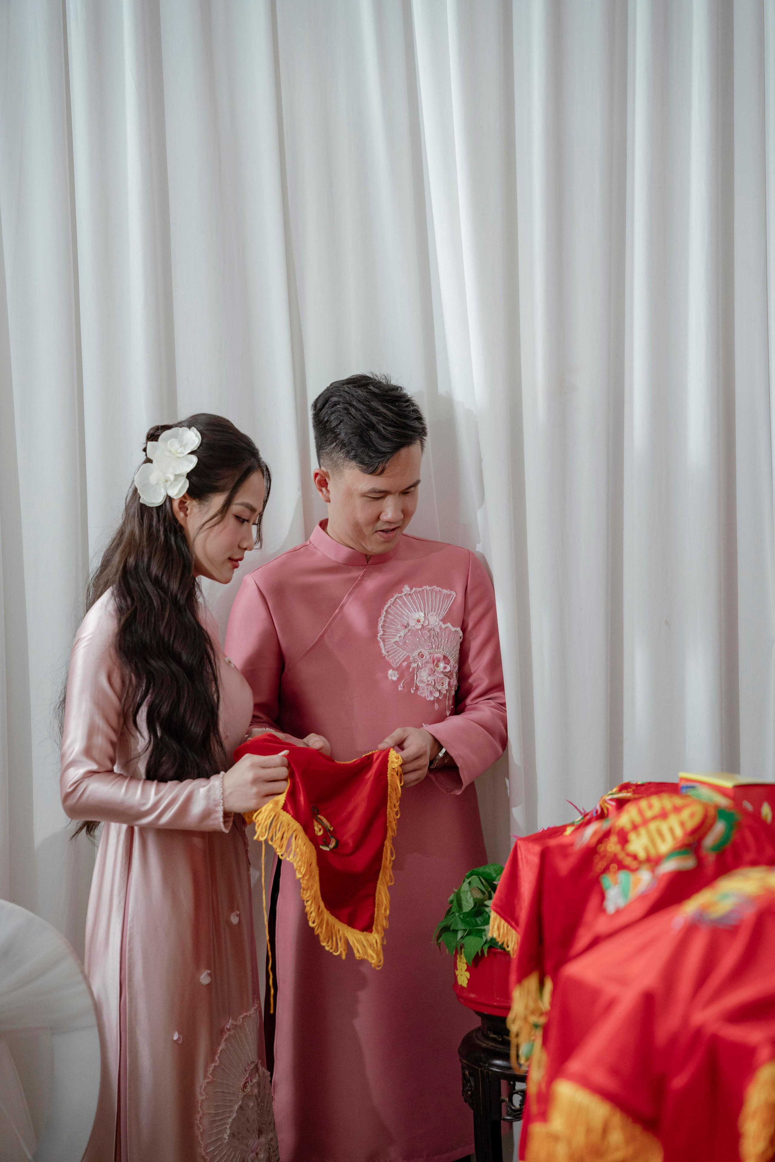 LINH & HUYEN. WEDDING PHOTOGRAPHER IN VIETNAM