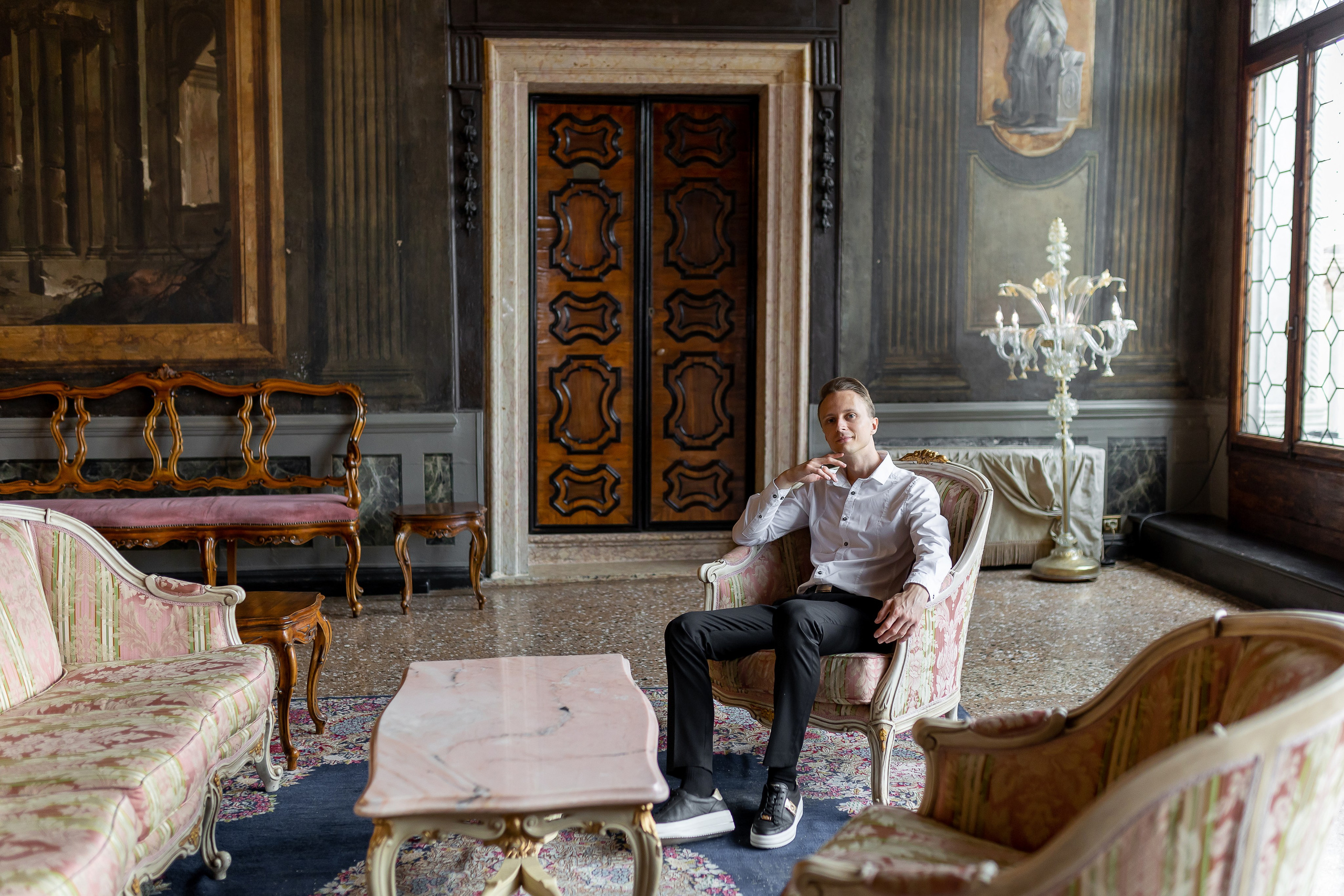 Love story in ancient palace