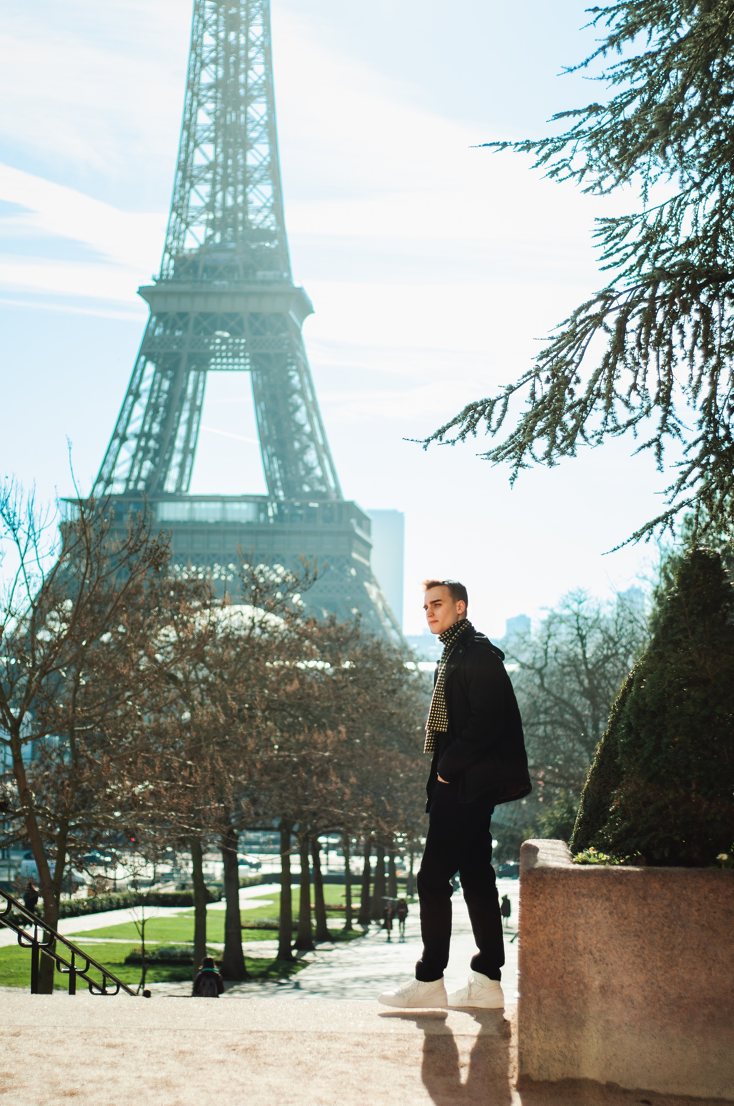 Мужская фотосессия у Эйфелевой башни. Фотограф в Париже Полина Осипова