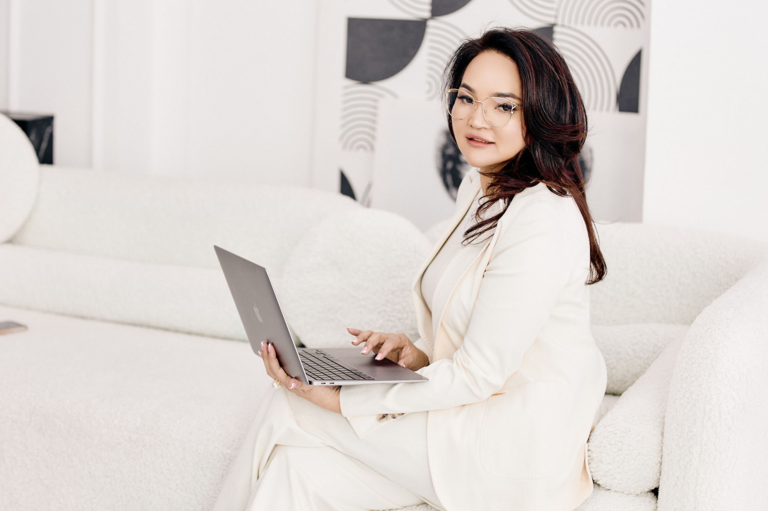 Рахат. Директор завода. Валерия Вартанова. Фотограф