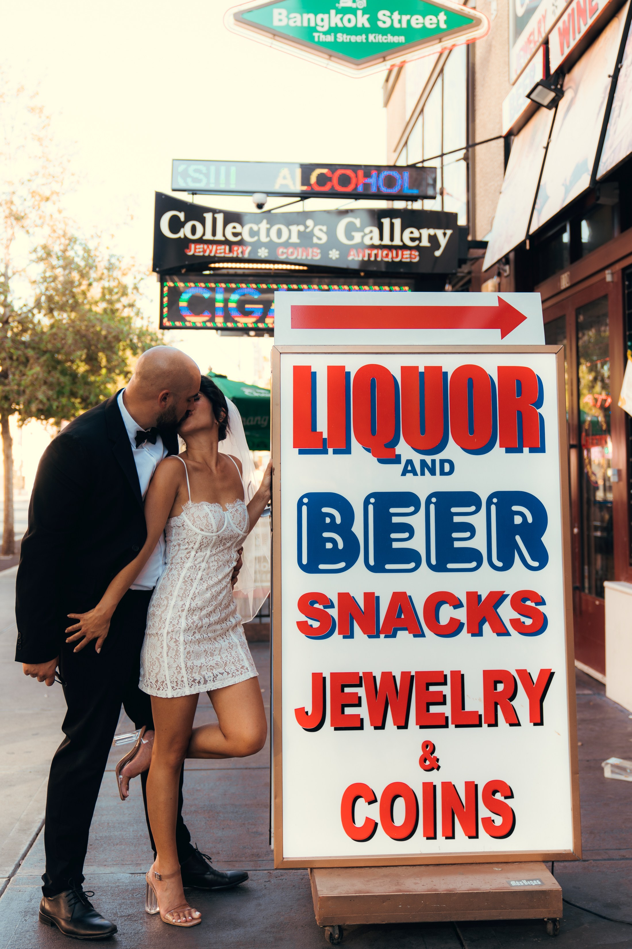 Bo San&Elliot. Wedding & elopement photographer Viktoriya Kravtsov. Las Vegas