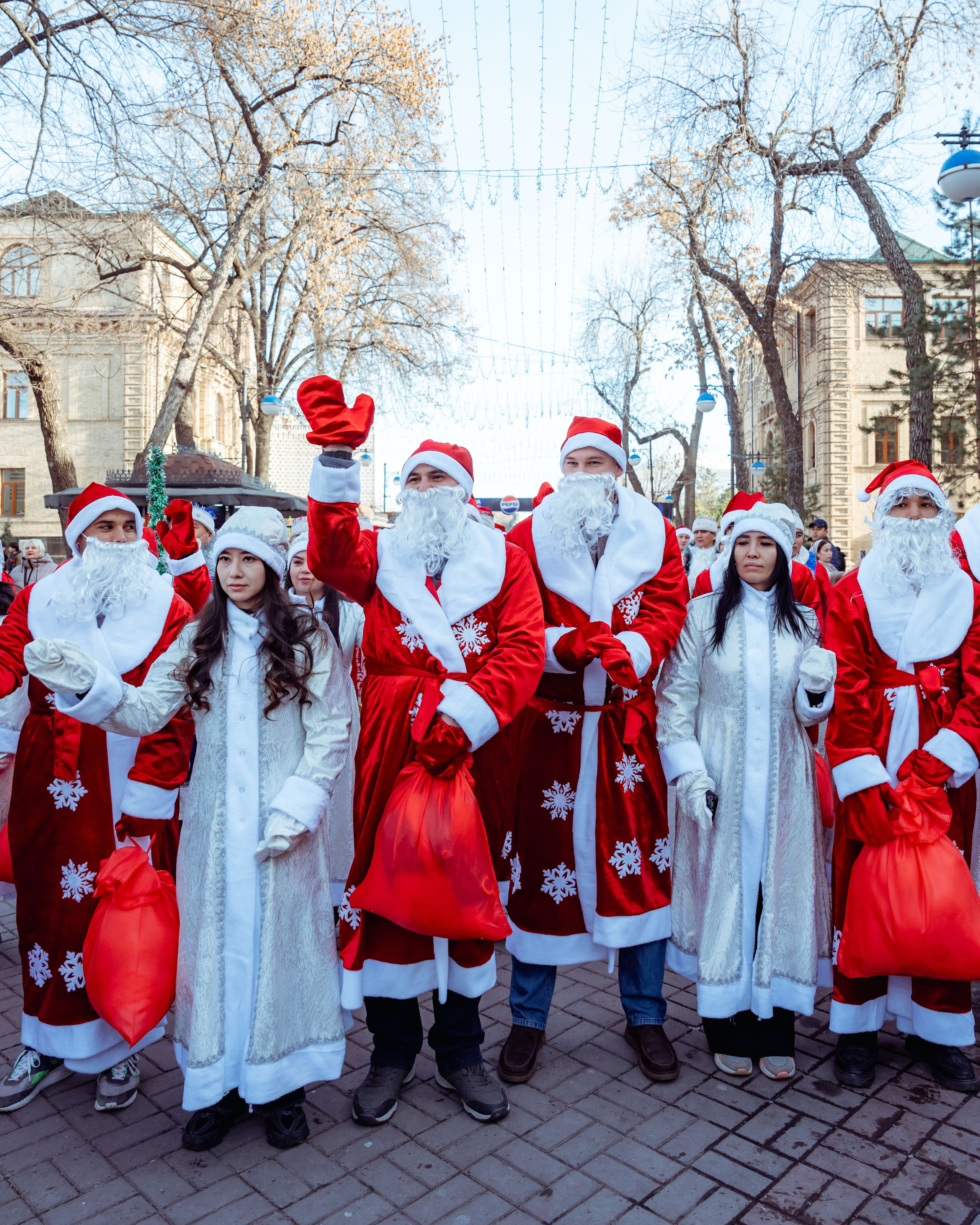 Парад Дедов Морозов. Георгий Намазов | Фотограф в Ташкенте