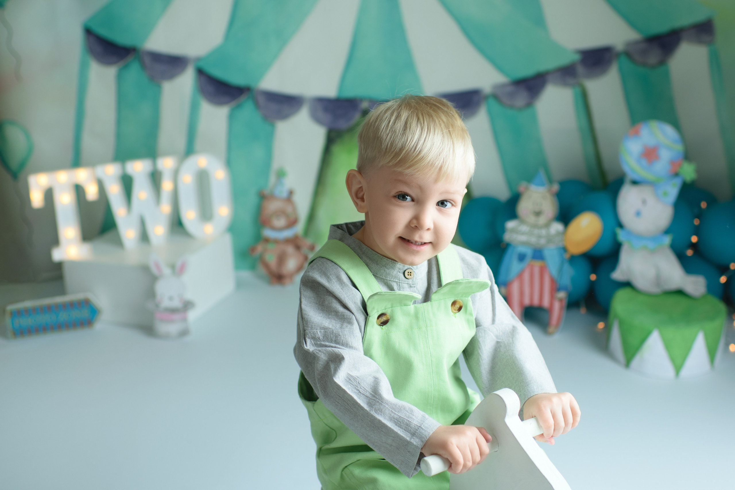 Cake Smash Fotoshooting zum ersten, zweiten Geburtstag. Neugeborene, Baby Fotografin in Düren (NRW) - Vitalina Unruh