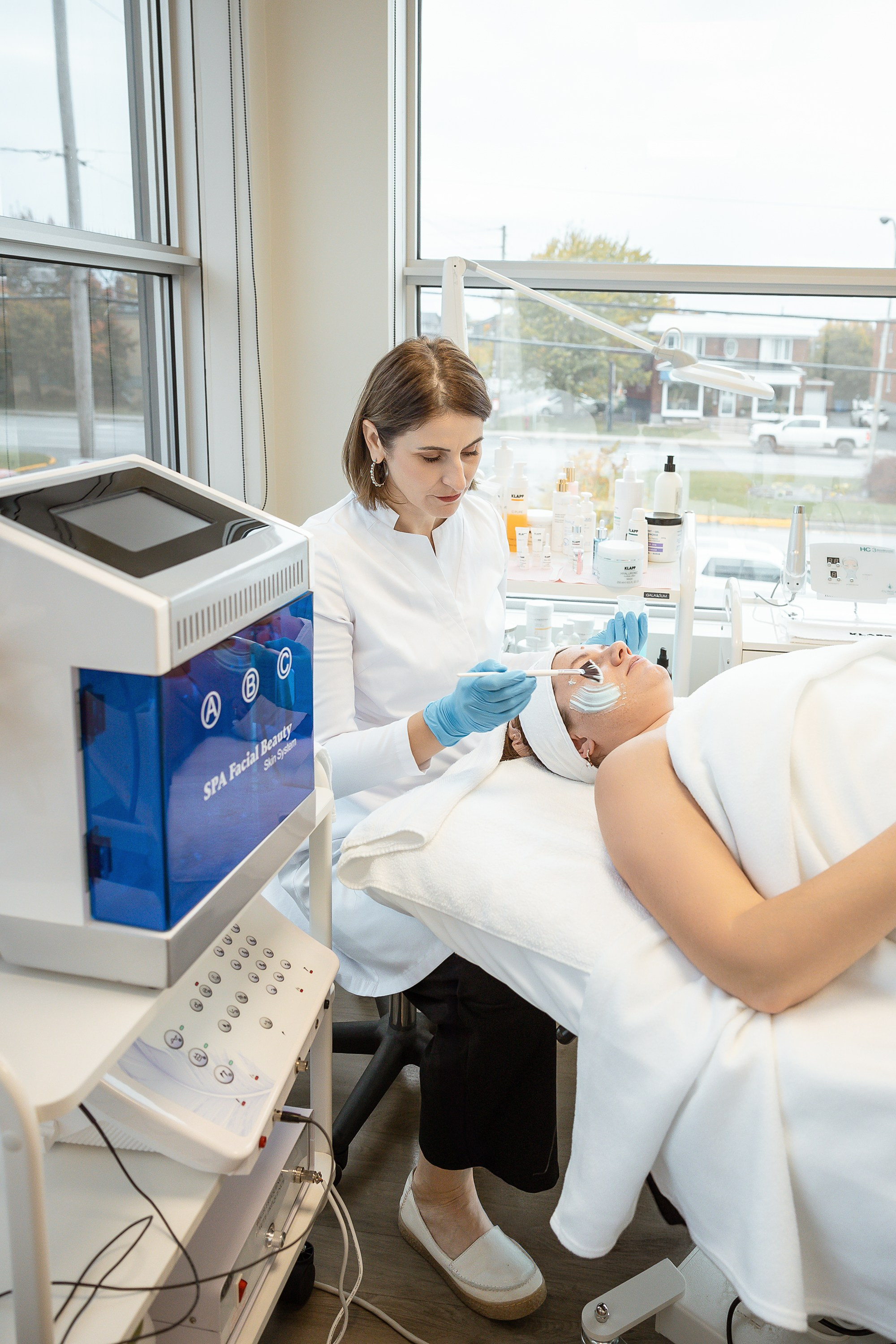 Violeta Sili, Esthéticienne/Beautician