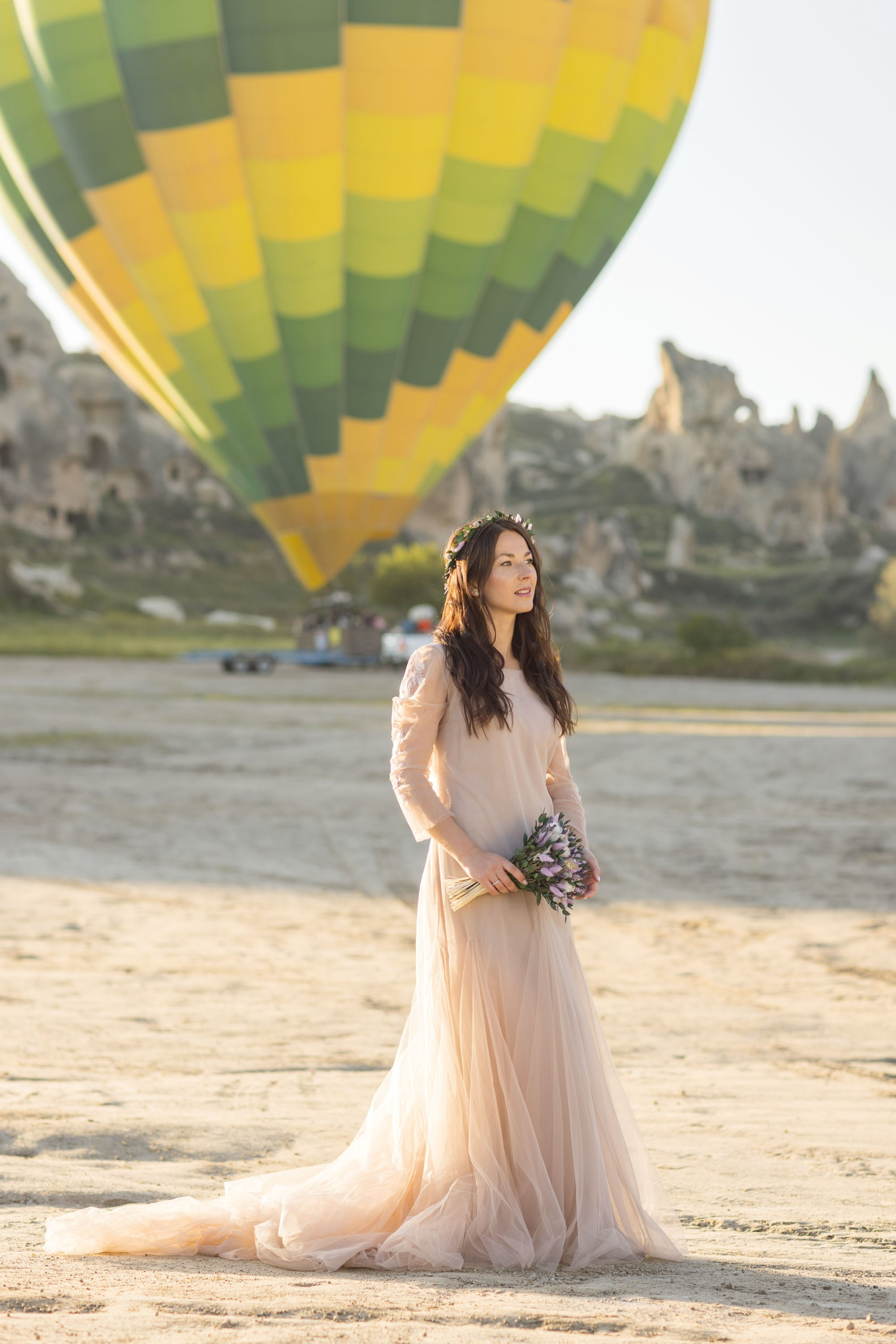 Magical Wedding Photoshoot in Cappadocia: Balloons, Caves, and Valleys. Julia Ganch I Fashion Wedding Photography I Cappadocia Turkey