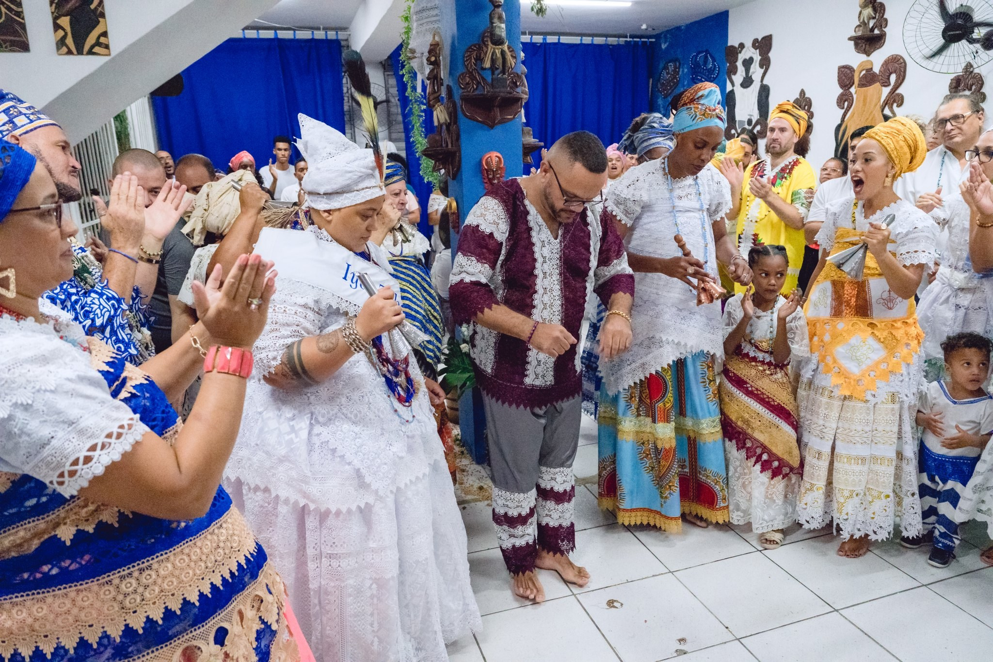 Saída Ìyá Tebeṣé Fernanda e Àjọ̀dún Ògún. Aladá Produções